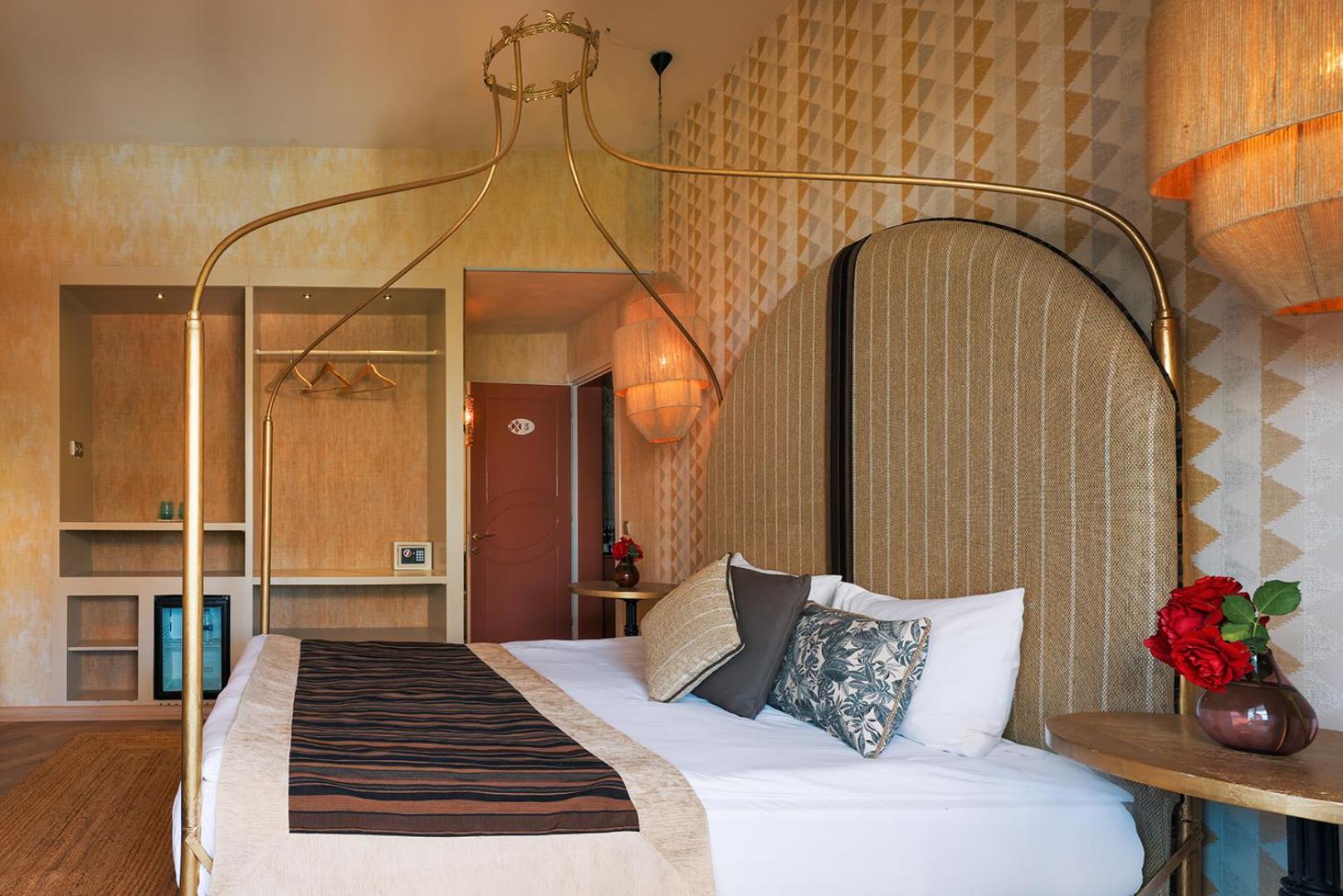Superior Double Room with Balcony - Photo 11