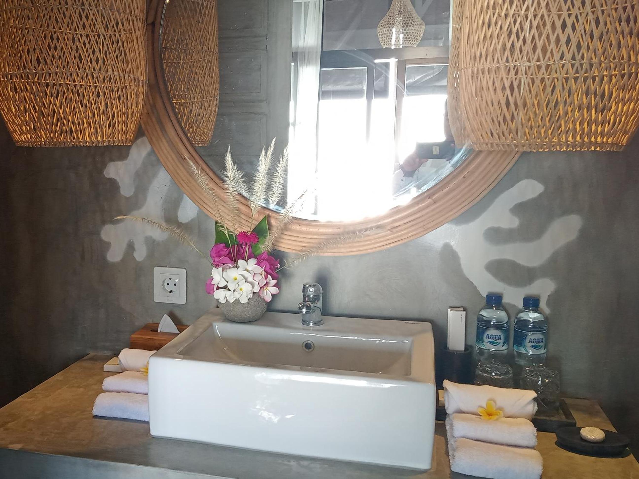Deluxe Double Room with Balcony and Sea View - Photo 8