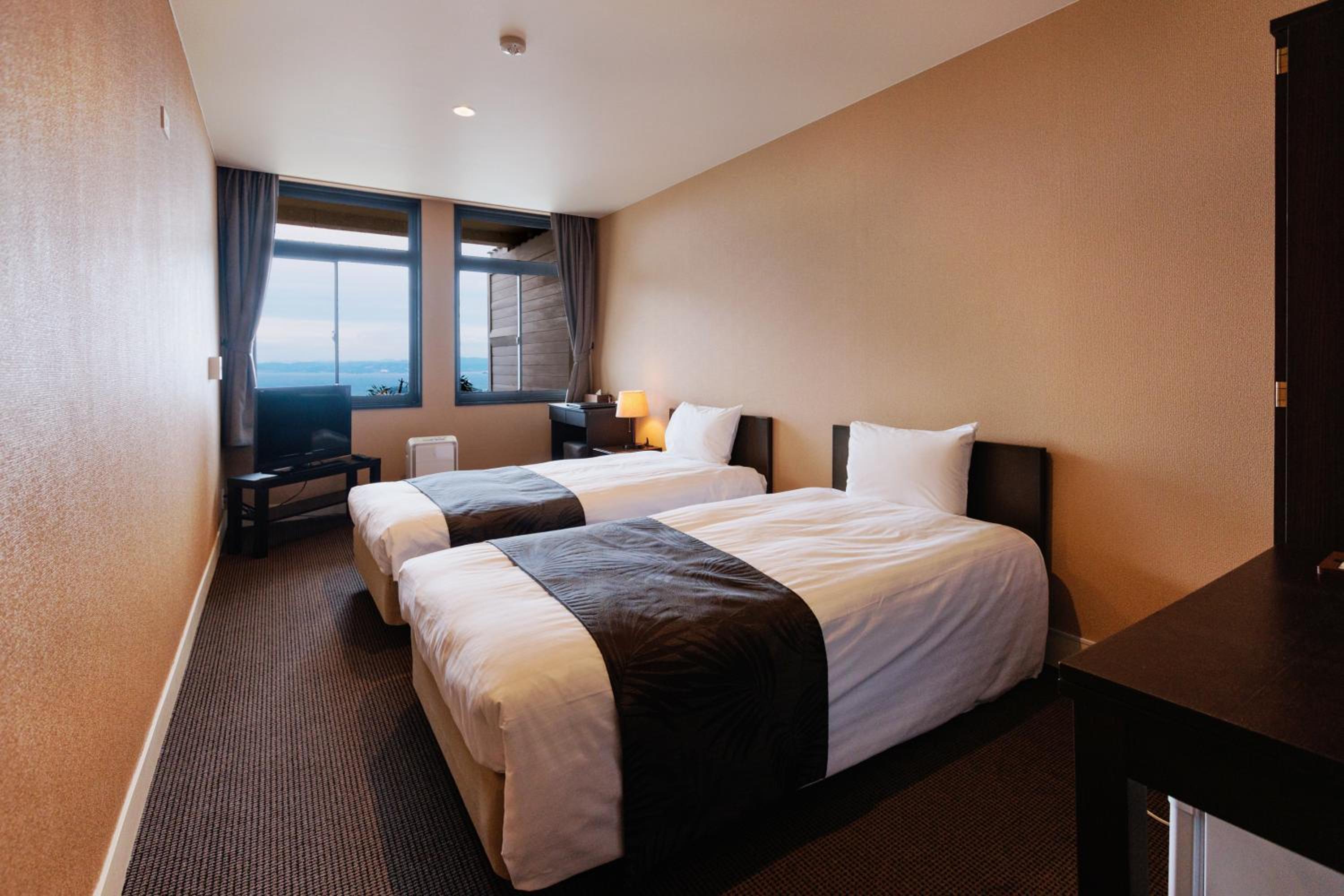 Standard Twin Room with Ocean View - Photo 1