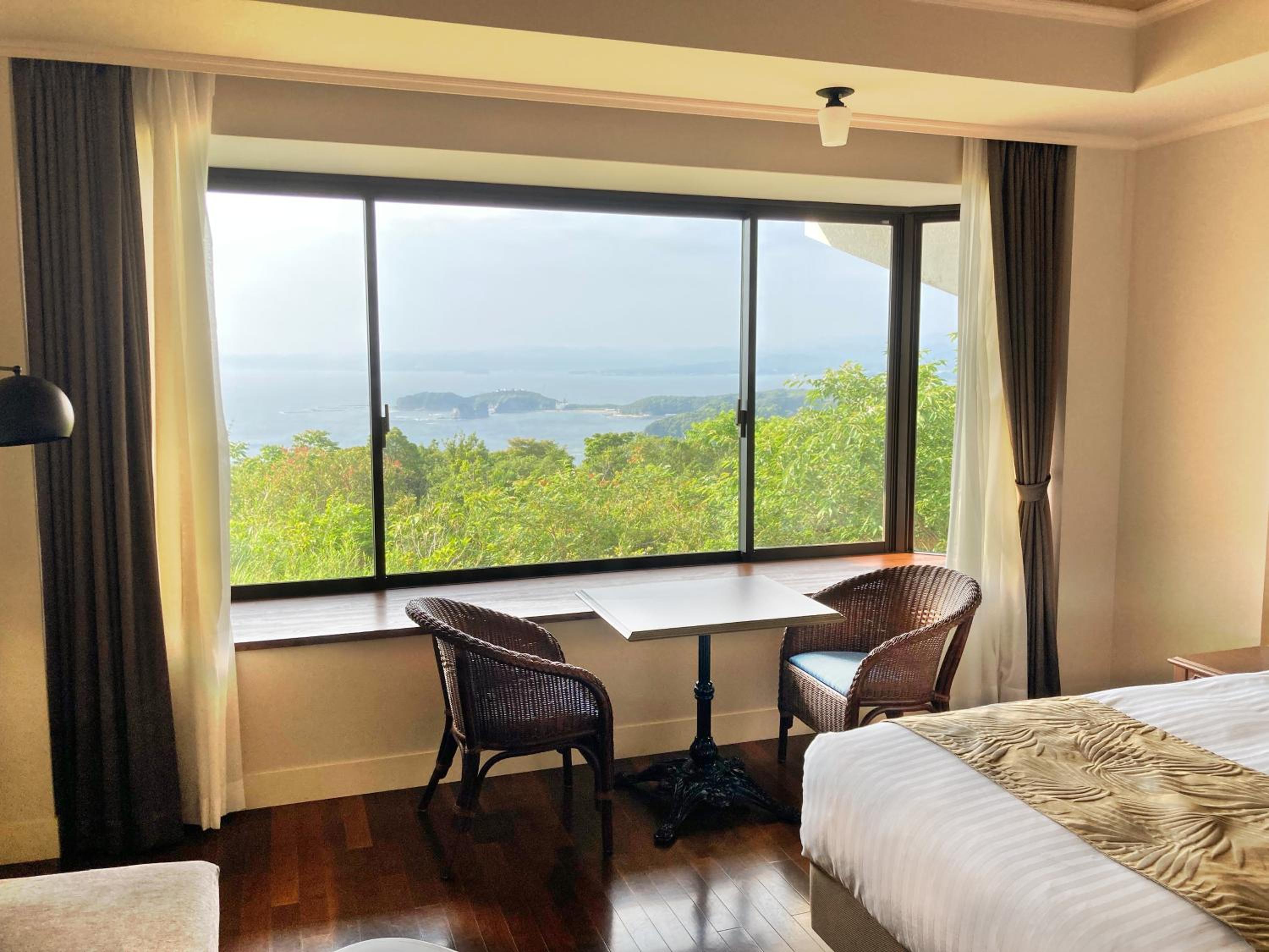 Deluxe Twin Room with Ocean View - Photo 4