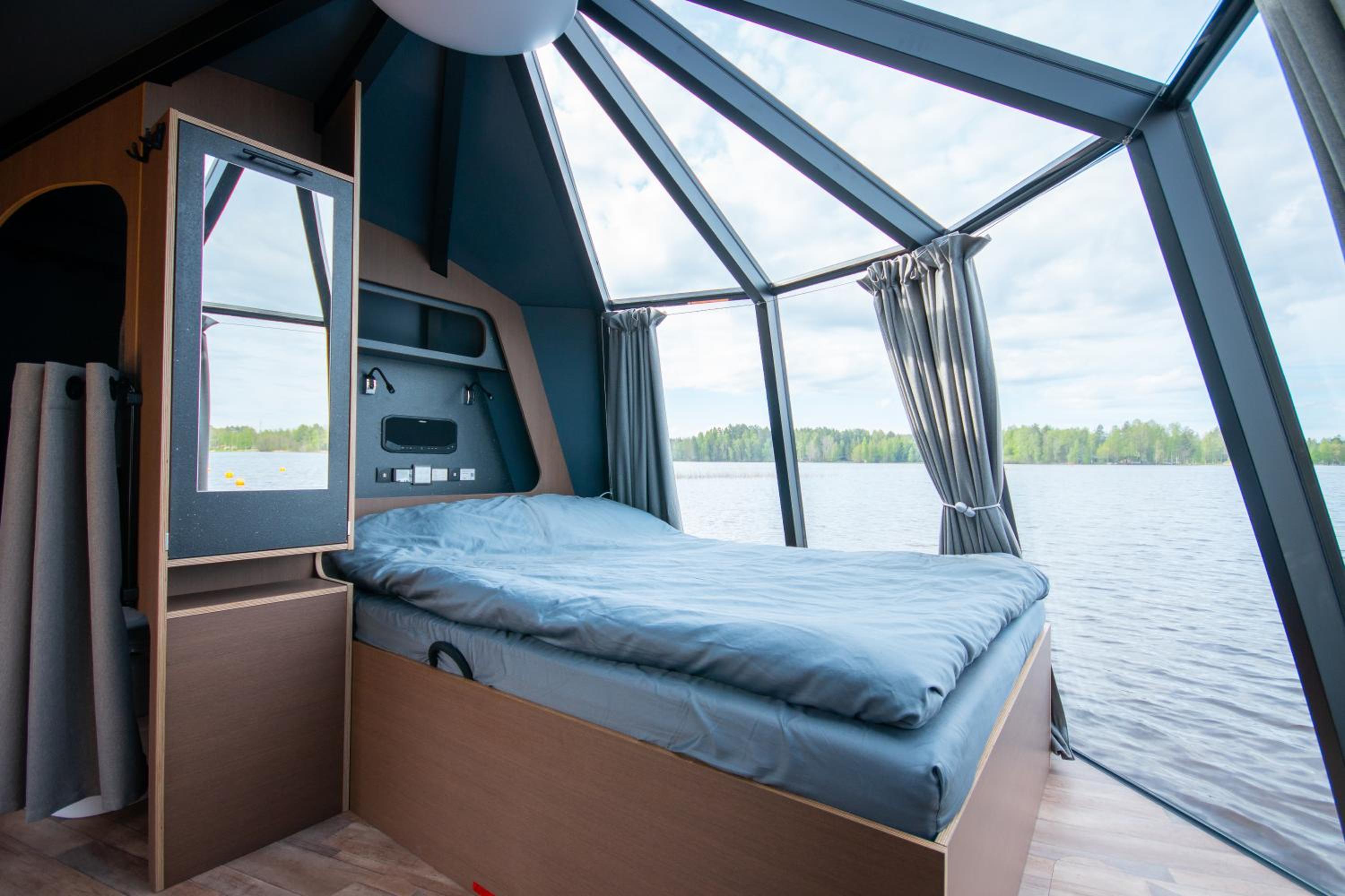 Igloo Boat Suite with Spa Access - Photo 1