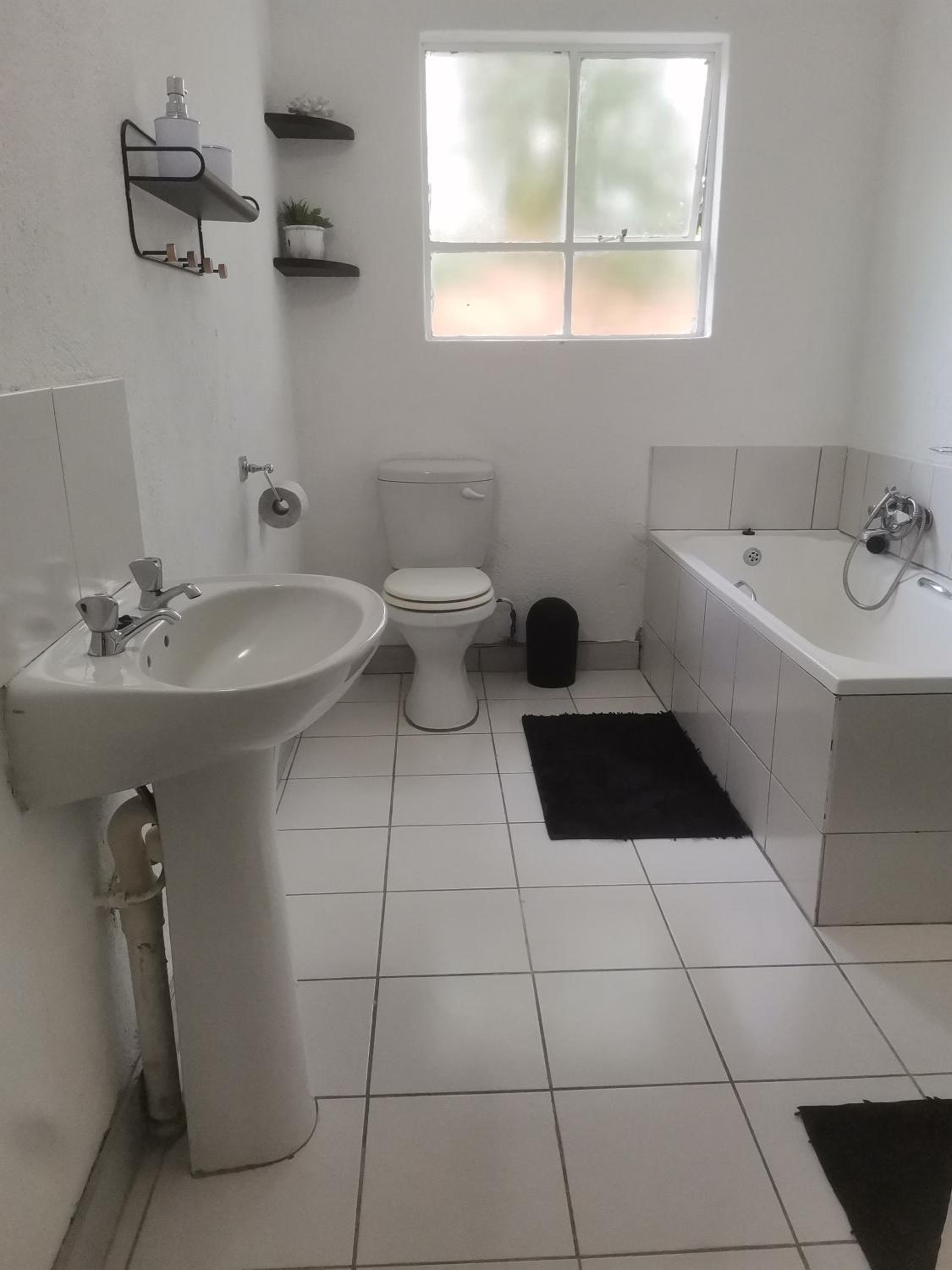 Four-Bedroom House - Photo 6