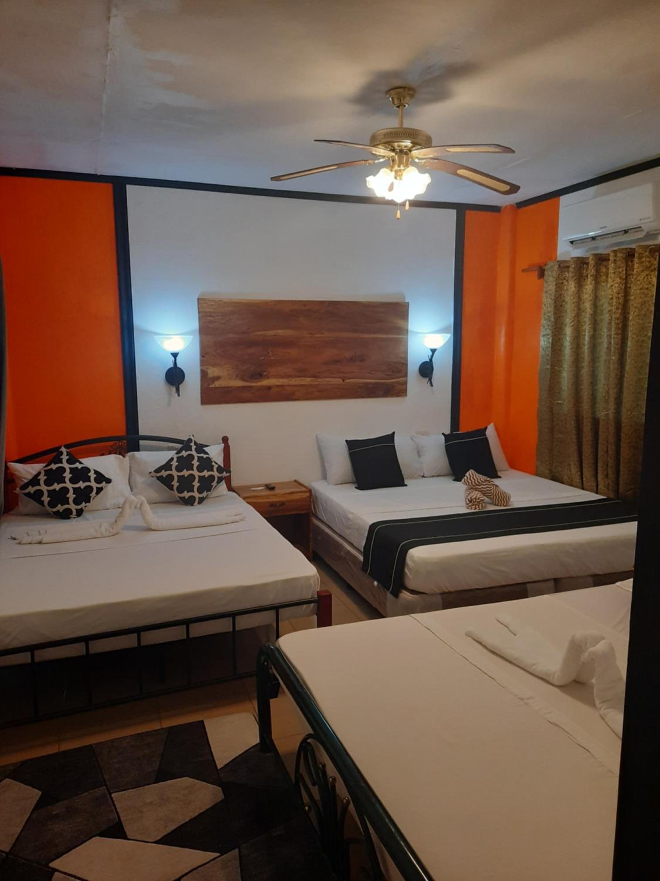 Deluxe Family Suite - Photo 2