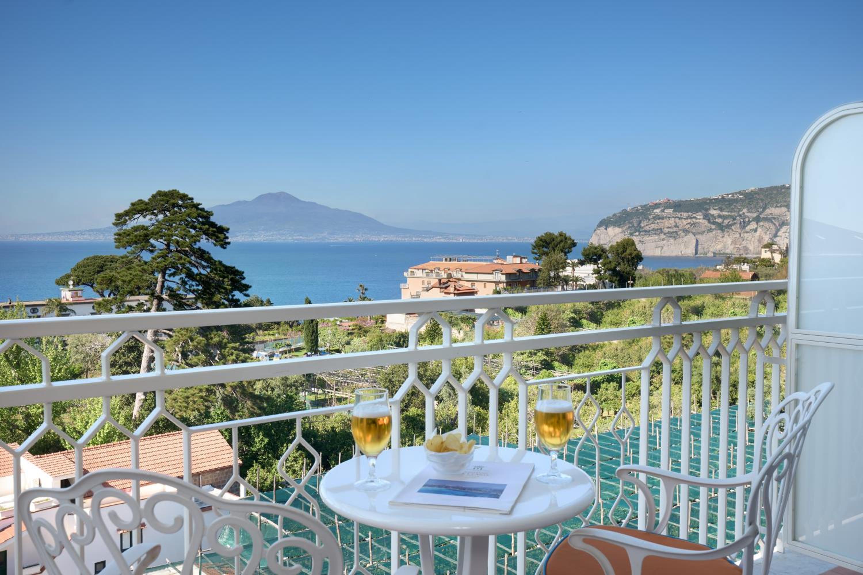 Premier Double or Twin Room with Sea View - Photo 5
