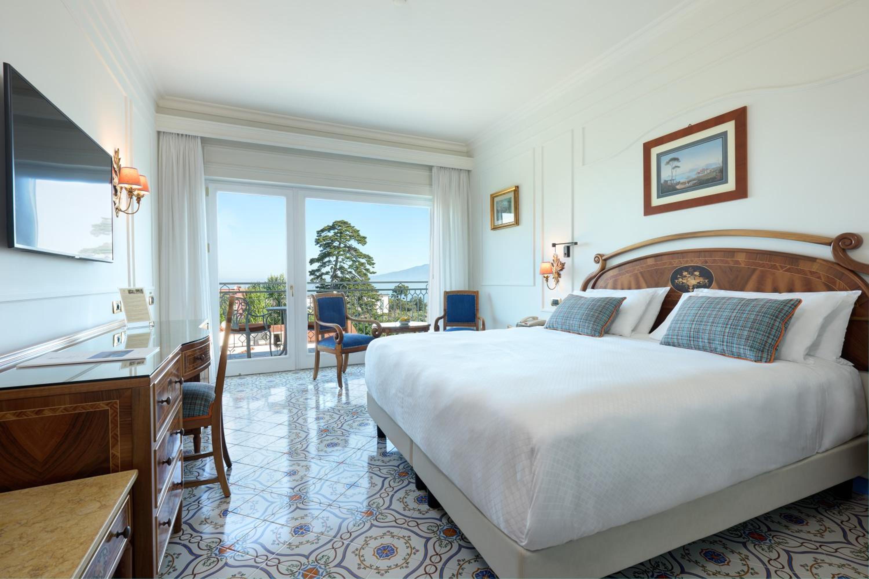 Comfort Double or Twin Room with Partial Sea View 