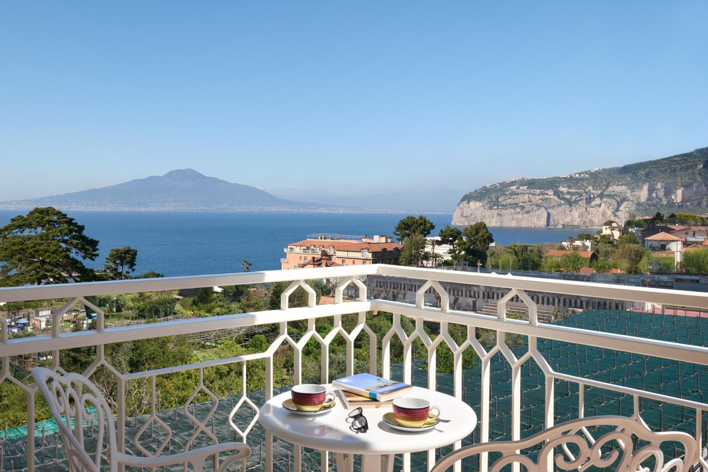 Deluxe Double or Twin Room with Side Sea View - Photo 5