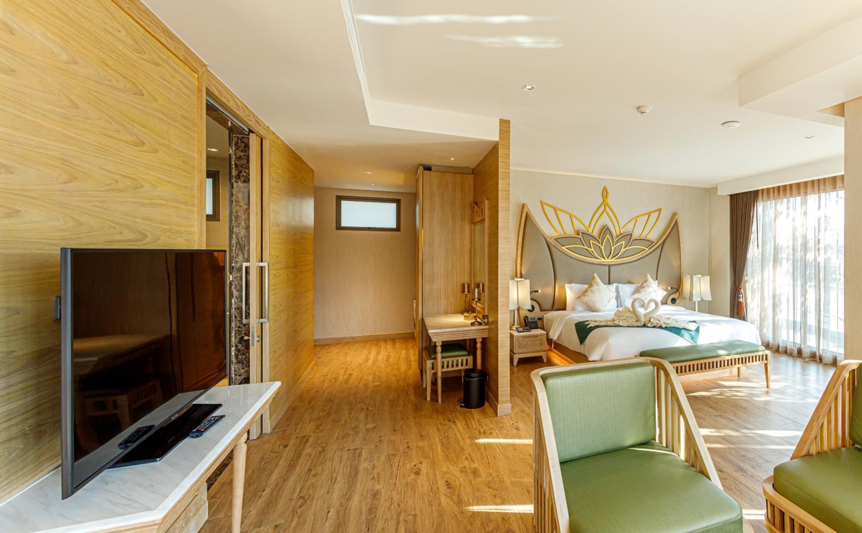 King Pool Suite - Photo 9