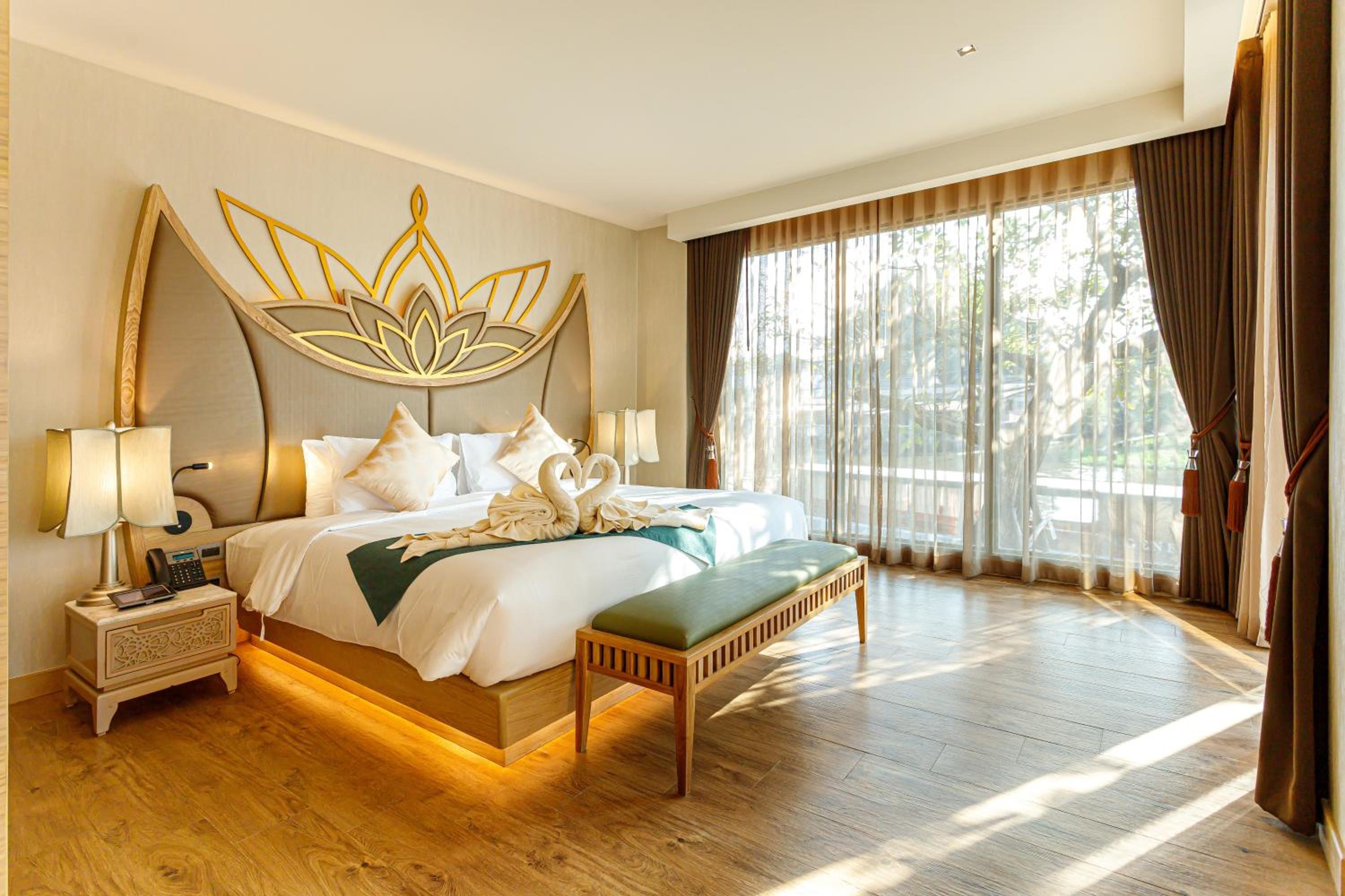 King Pool Suite - Photo 1