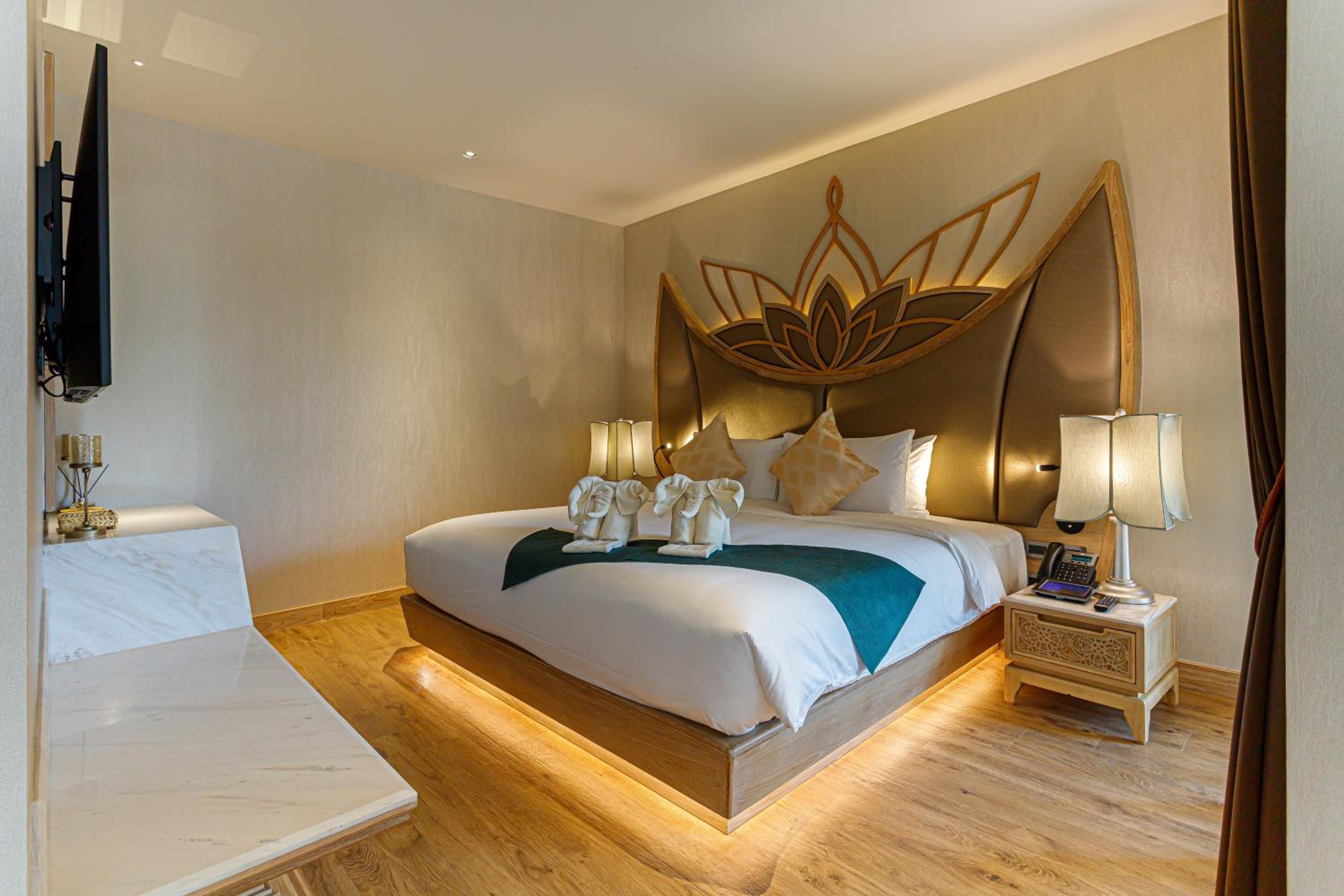 King Pool Suite - Photo 3