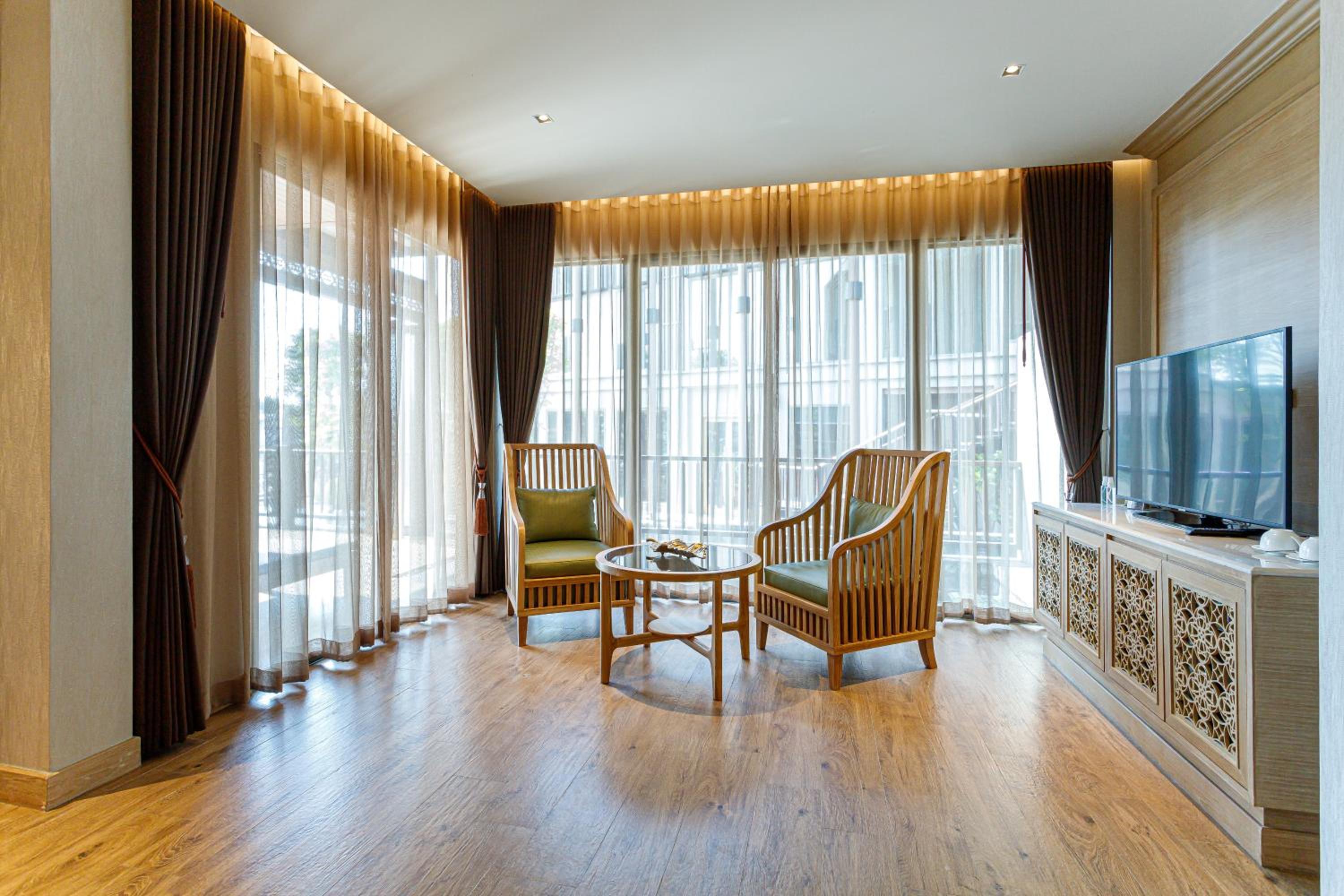 King Pool Suite - Photo 8