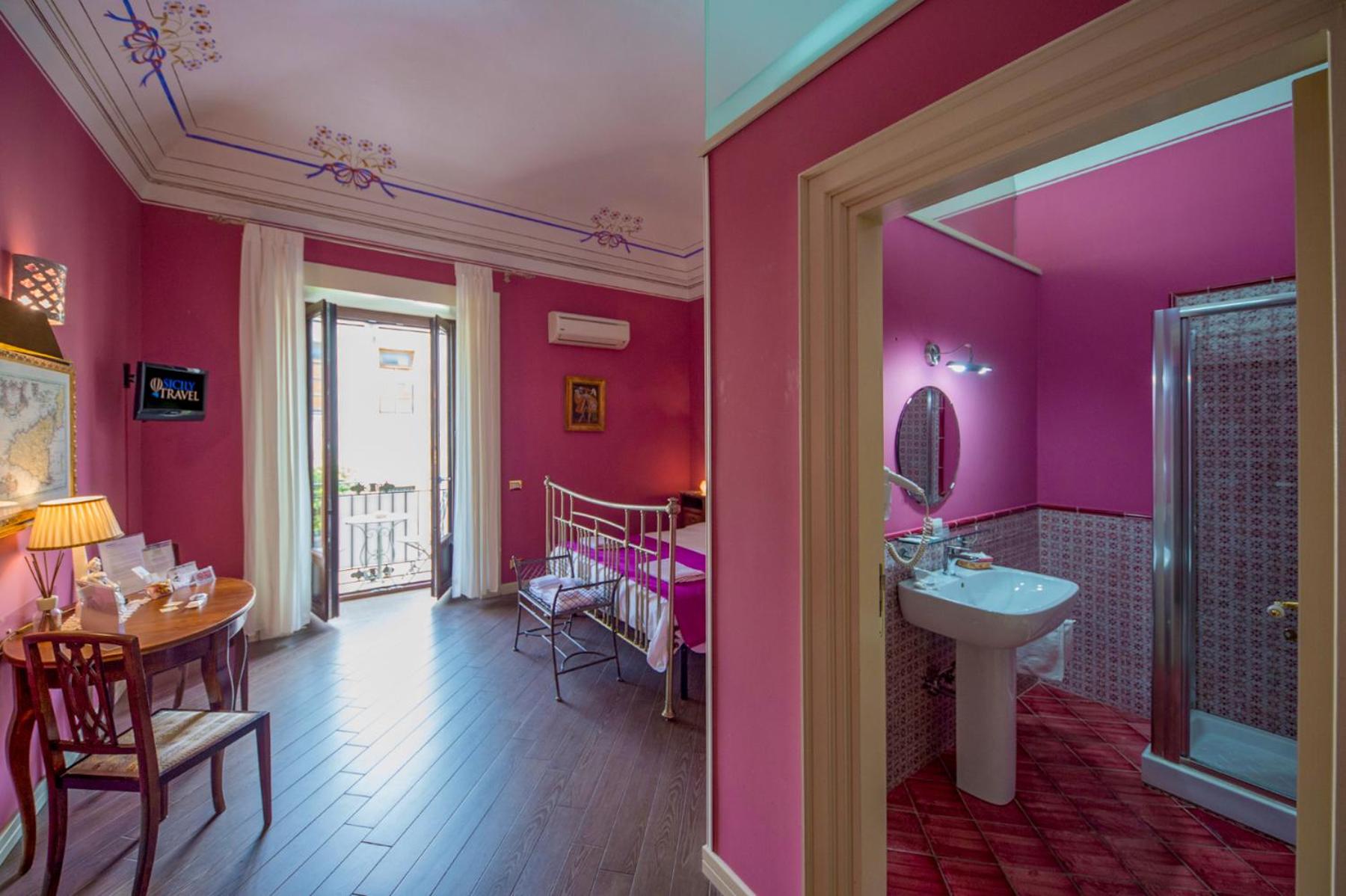 Deluxe Double Room with Balcony and Sea View photo 1
