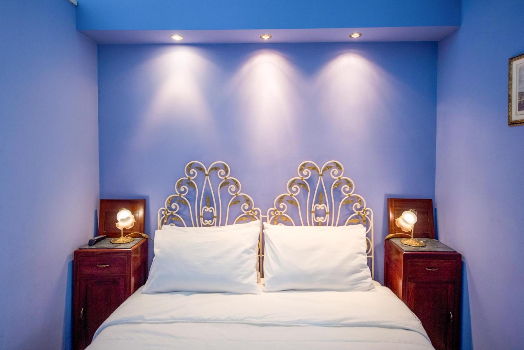 Deluxe Double Room with Balcony - Photo 8