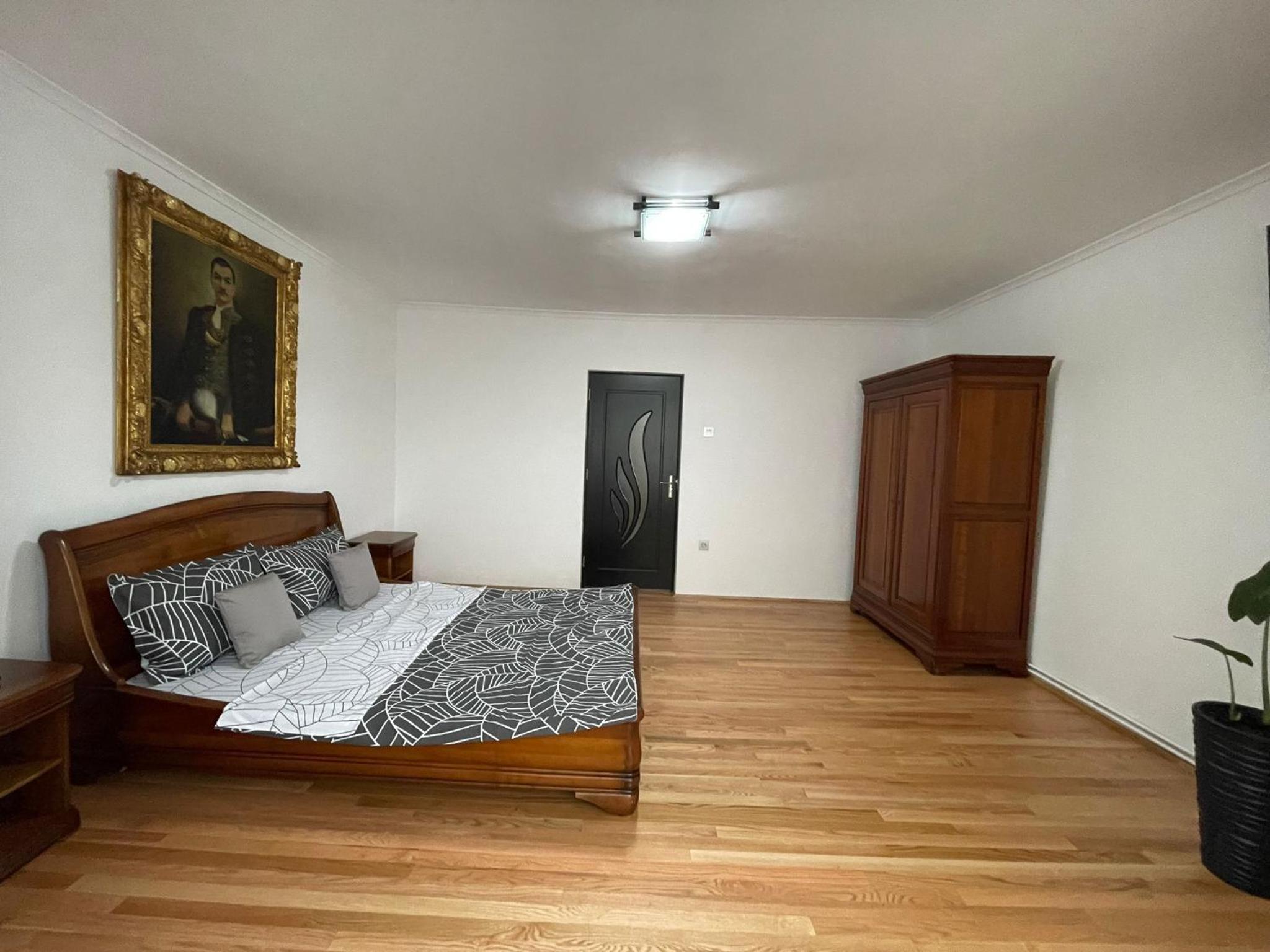 One-Bedroom Apartment - Photo 6