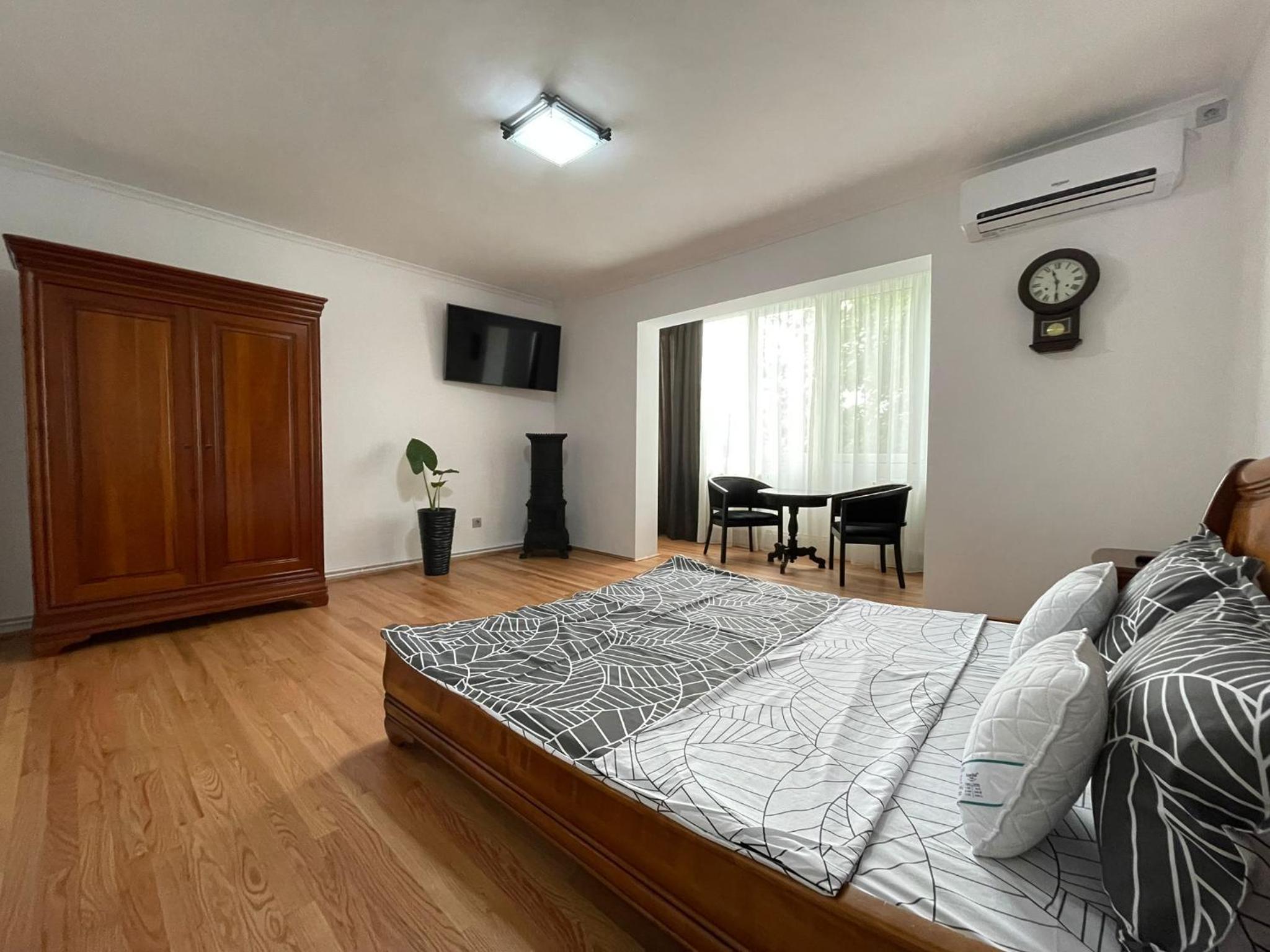 One-Bedroom Apartment - Photo 5