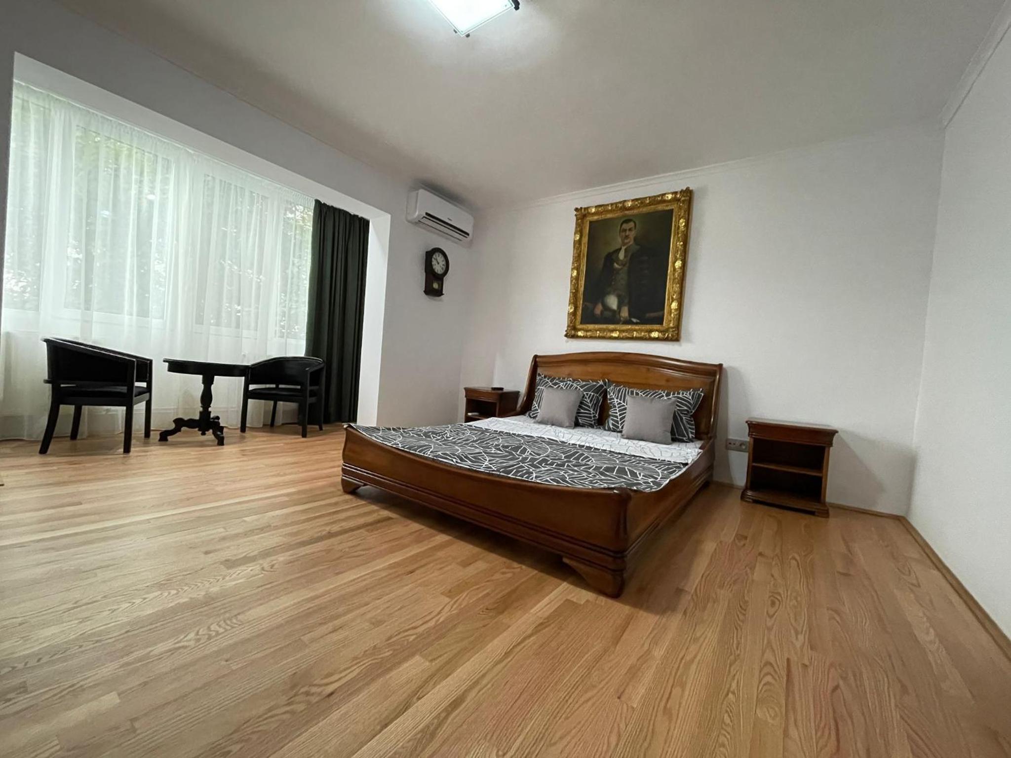 One-Bedroom Apartment - Photo 4