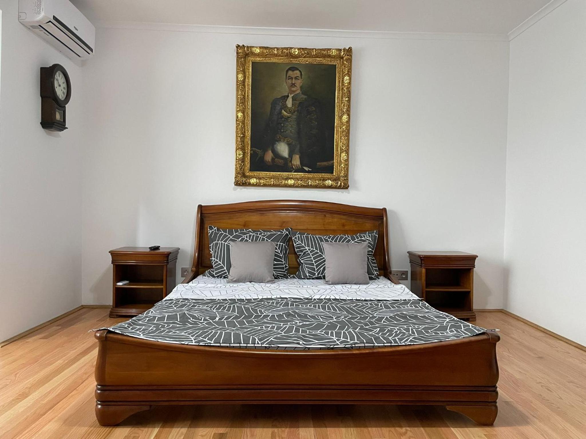 One-Bedroom Apartment - Photo 1