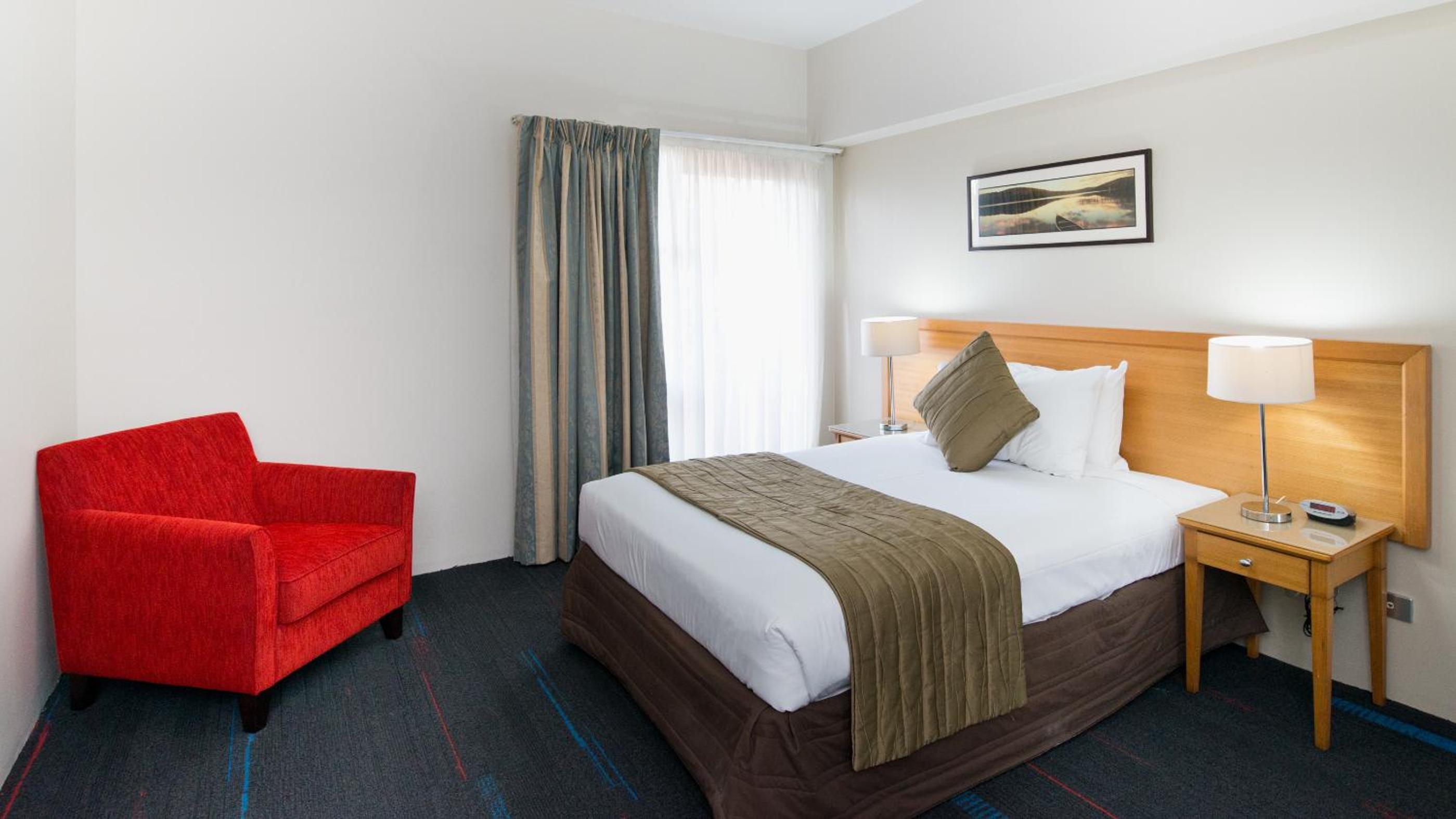 Executive One-Bedroom Apartment-Daily Housekeeping photo 1