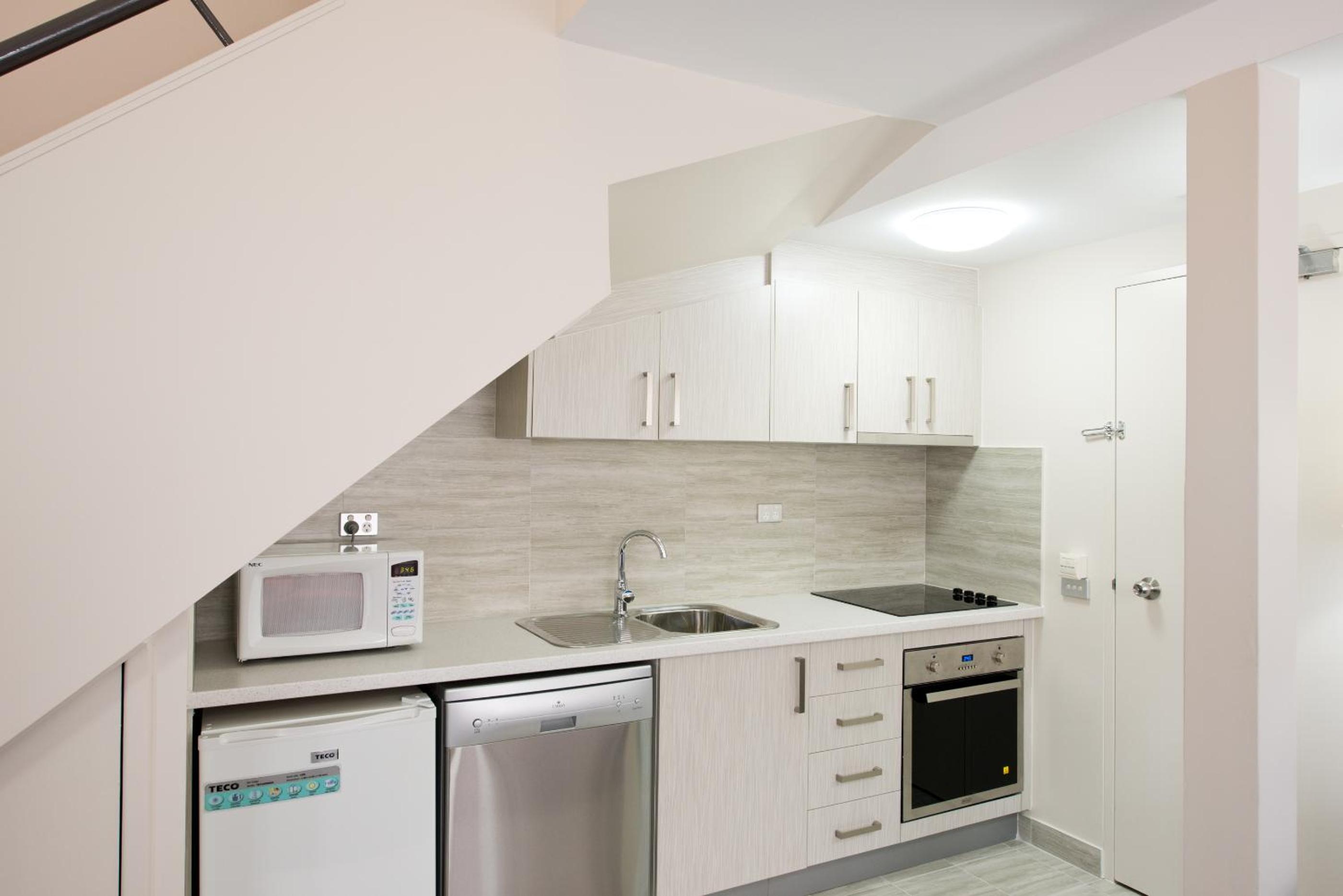 Executive One-Bedroom Apartment (Limited Housekeeping) photo 3