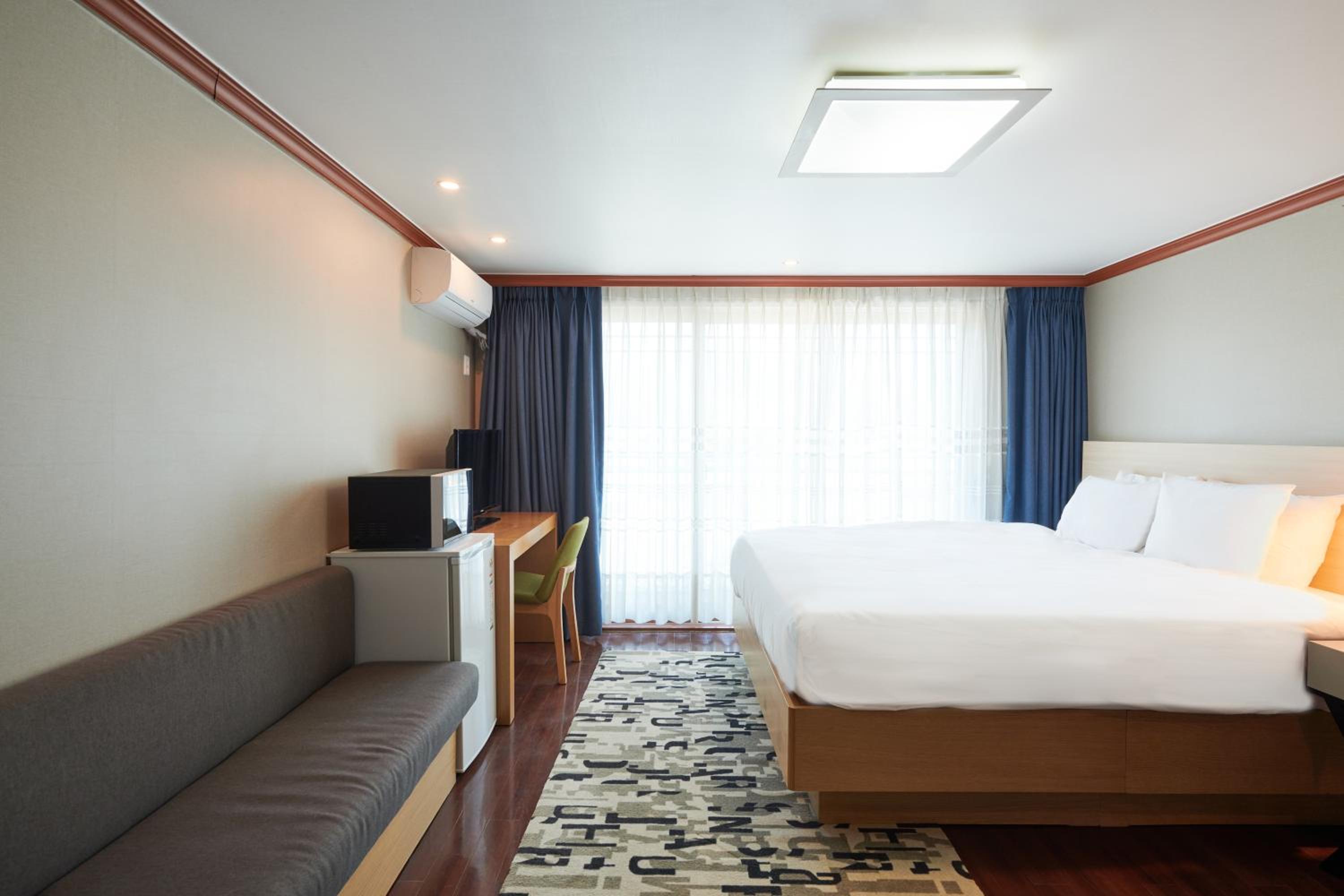 Deluxe Double Room (No View)