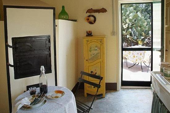 Two-Bedroom Apartment with Garden - Photo 2