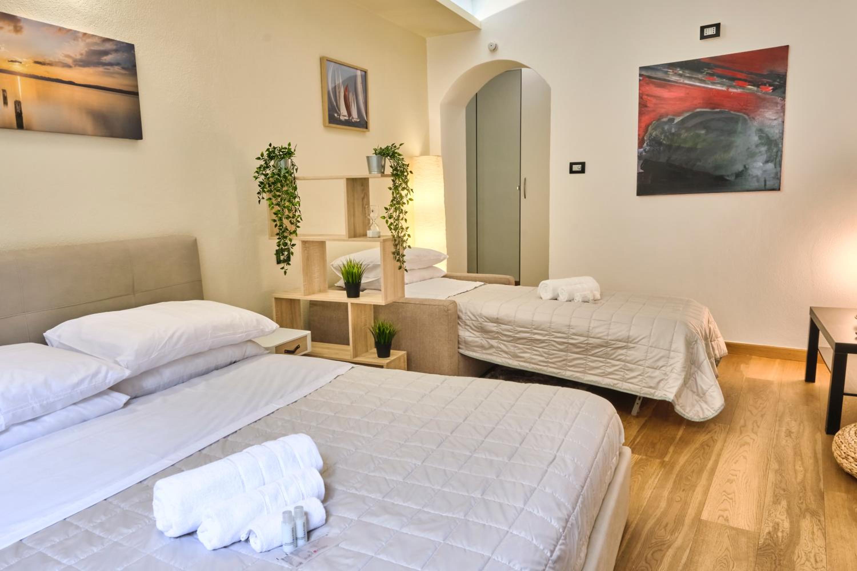 One-Bedroom Apartment - Photo 1