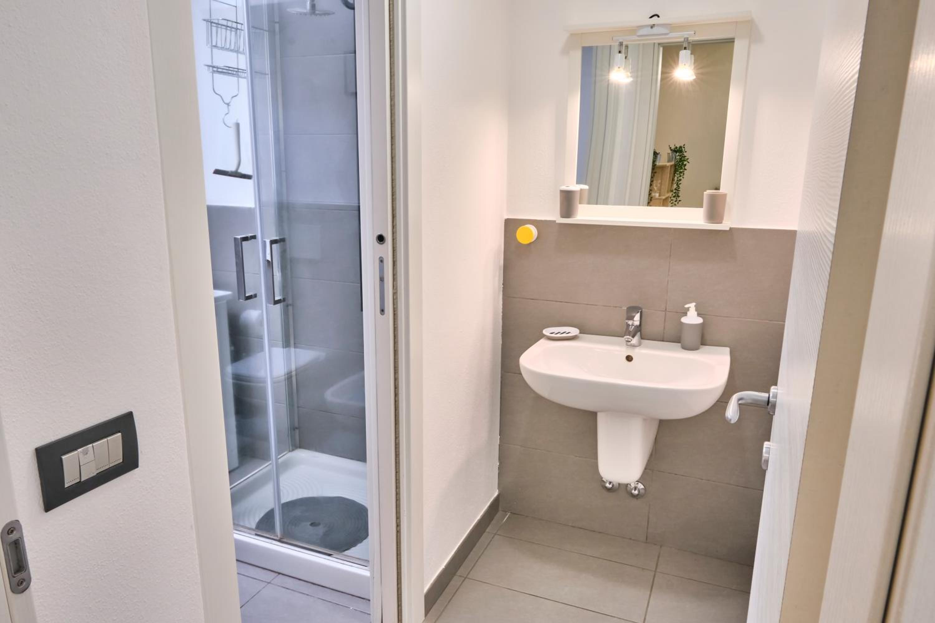 One-Bedroom Apartment - Photo 17