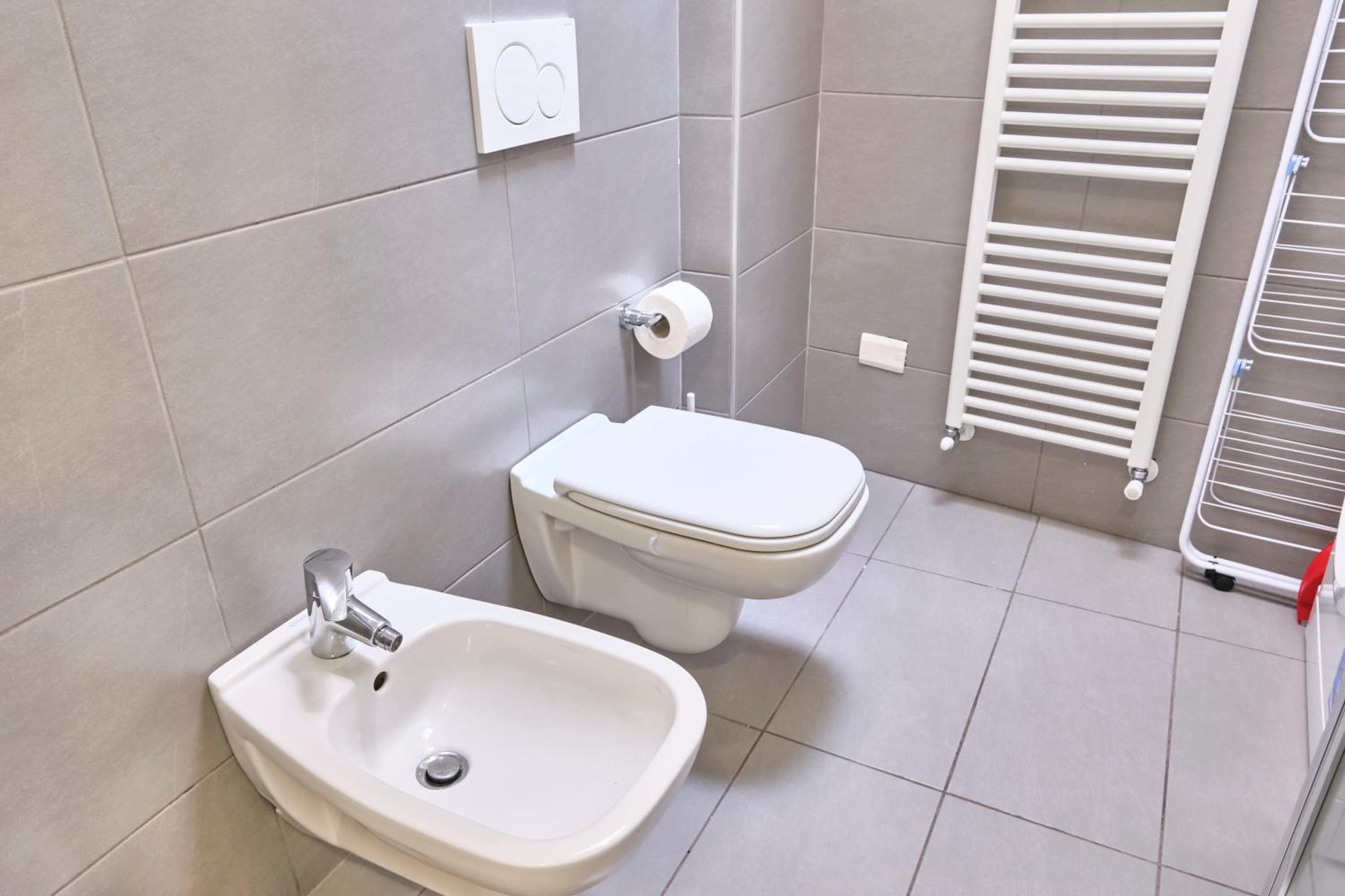 One-Bedroom Apartment - Photo 2