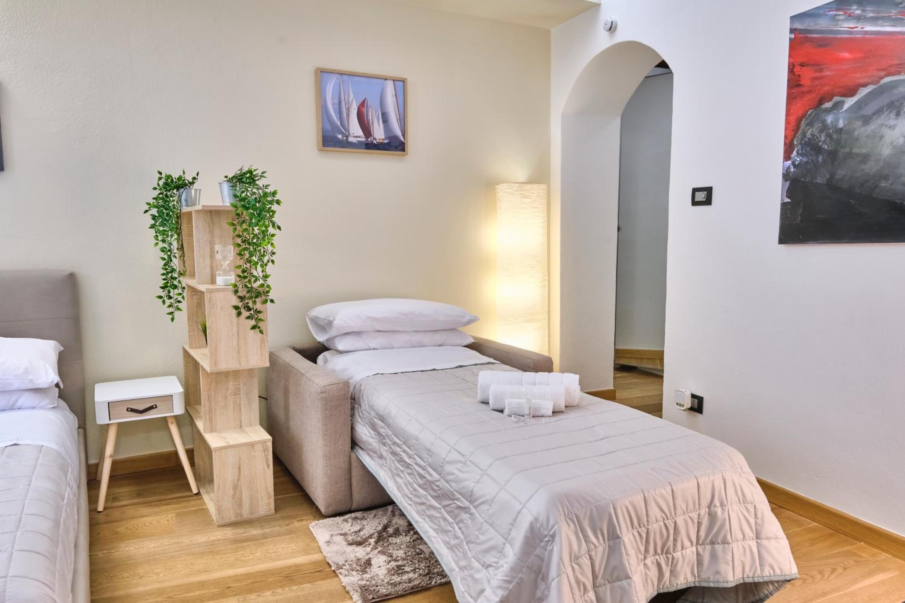 One-Bedroom Apartment - Photo 3