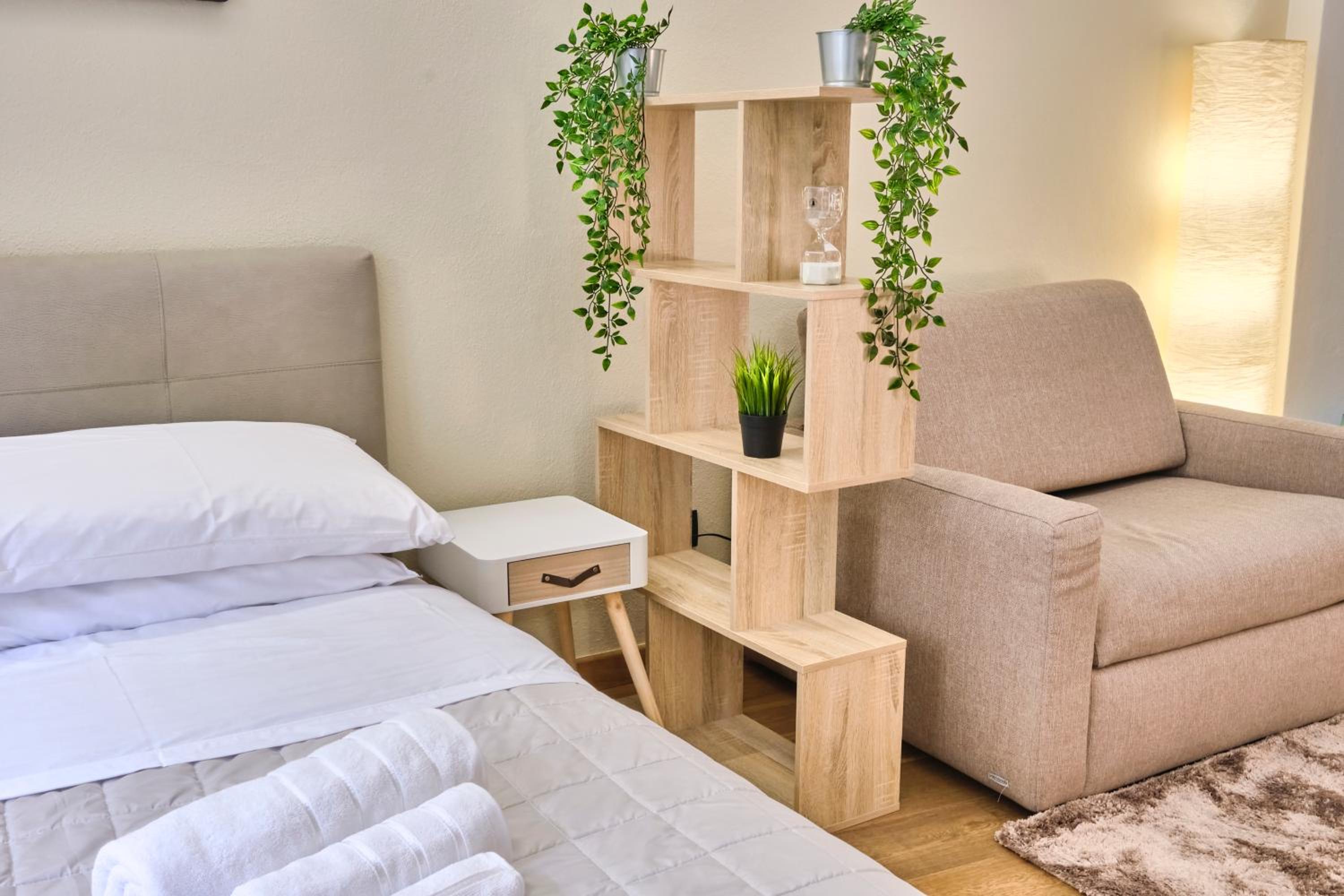 One-Bedroom Apartment - Photo 4