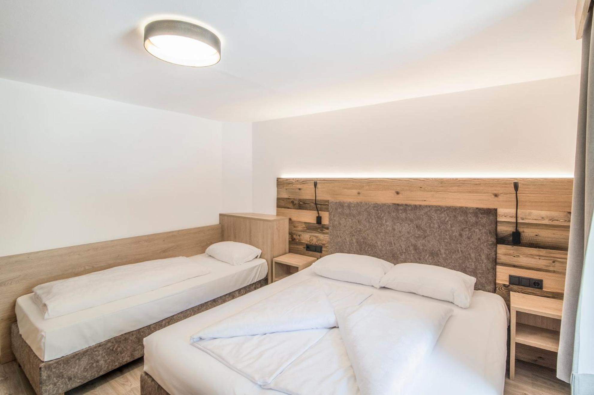 One-Bedroom Apartment (5 Adults)