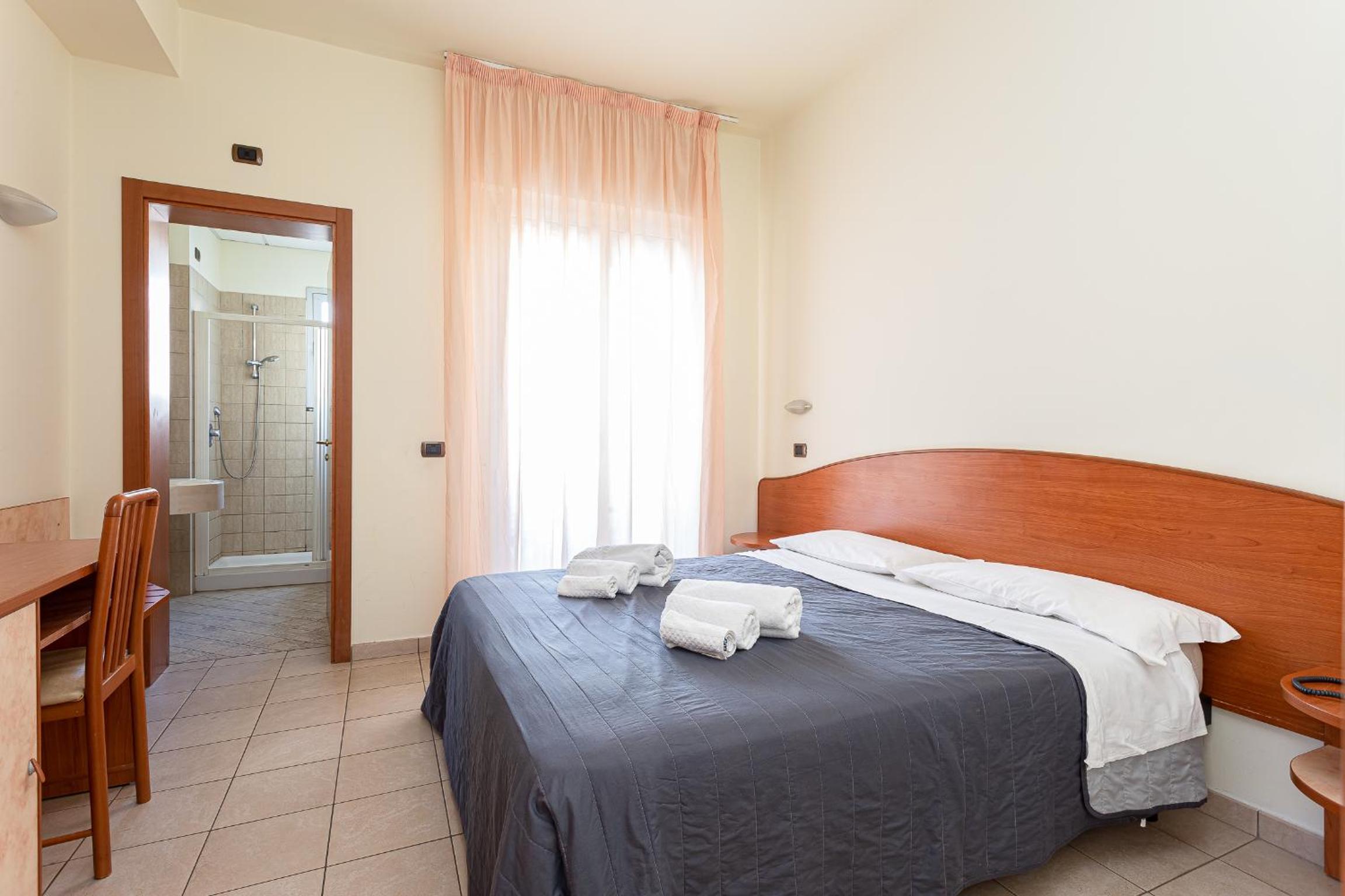 Double or Twin Room with City View - Photo 1