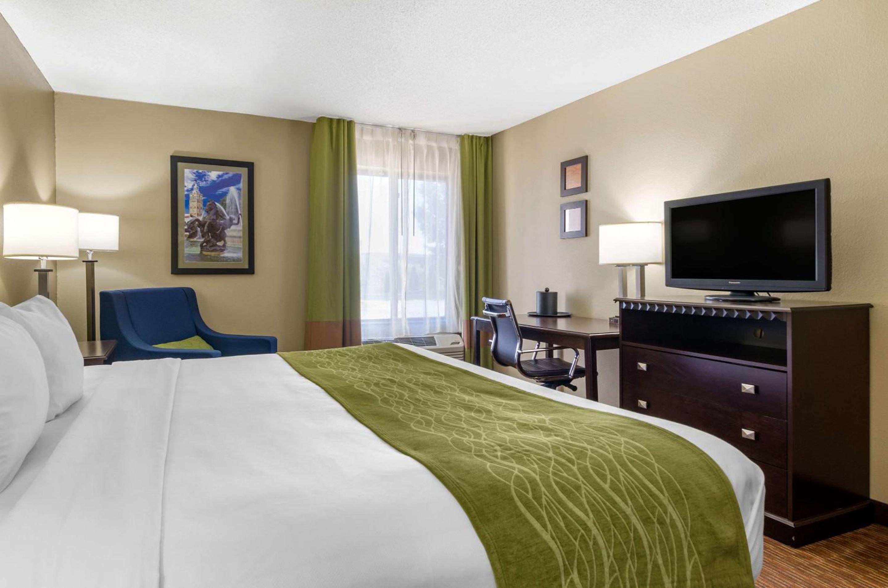 King Room - Disability Access/Non-Smoking - Photo 3