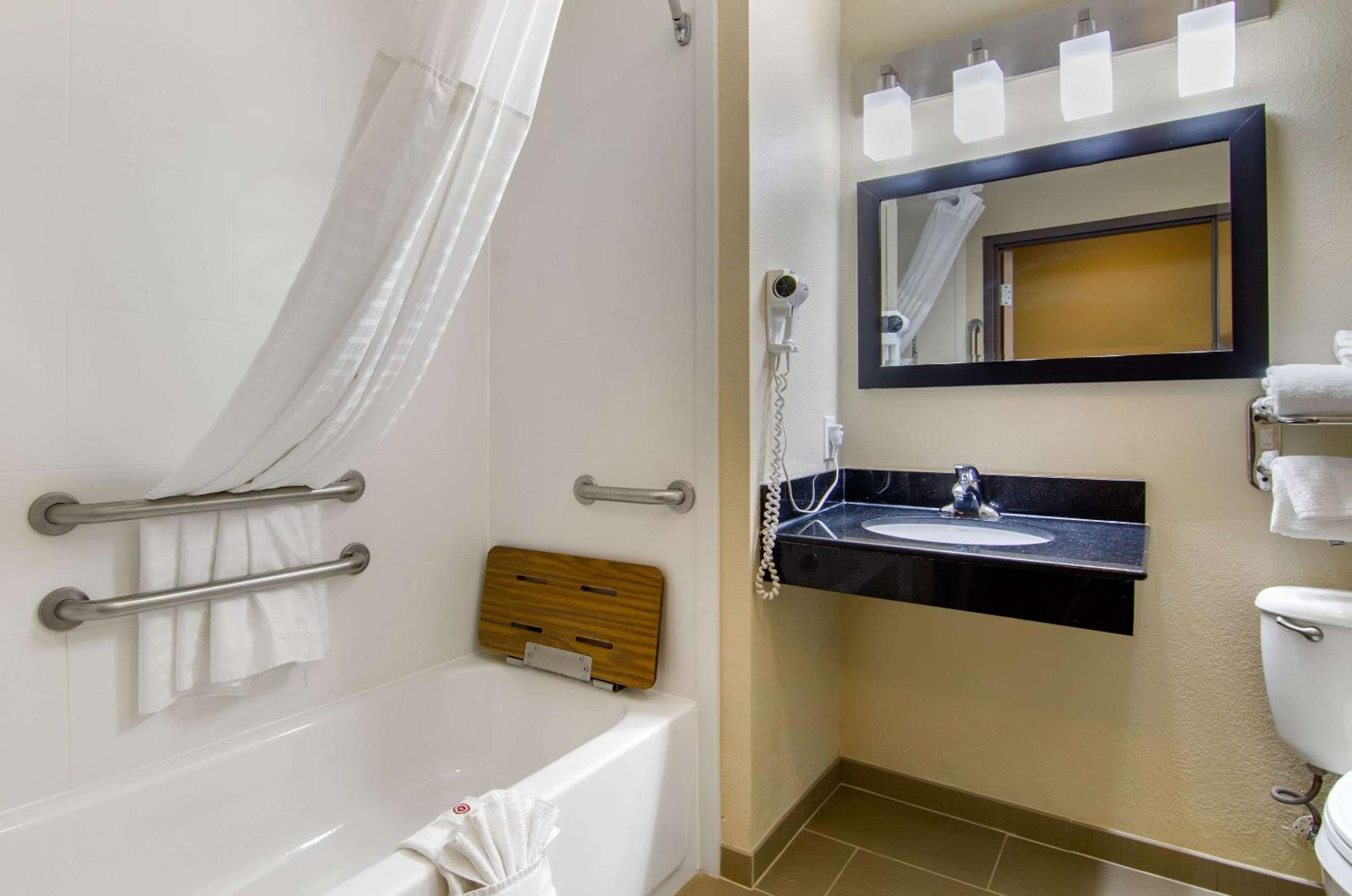 King Room - Disability Access/Non-Smoking - Photo 4
