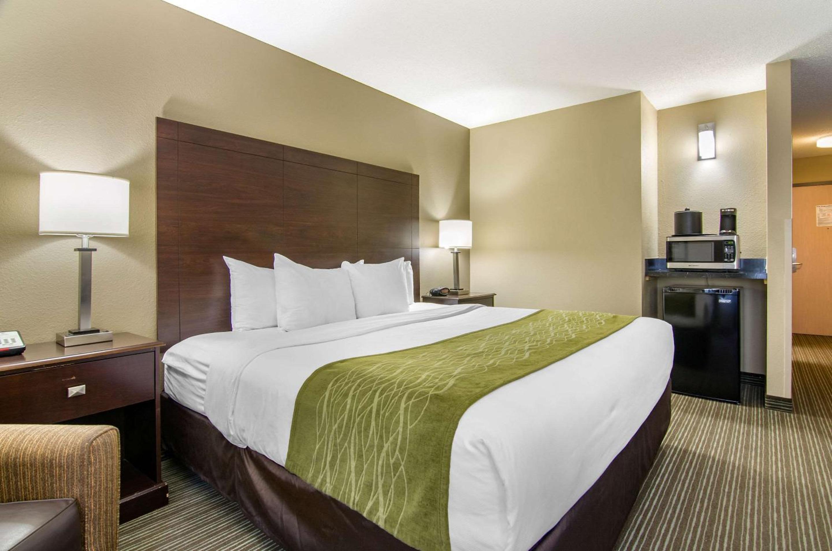 King Room - Non-Smoking - Photo 1