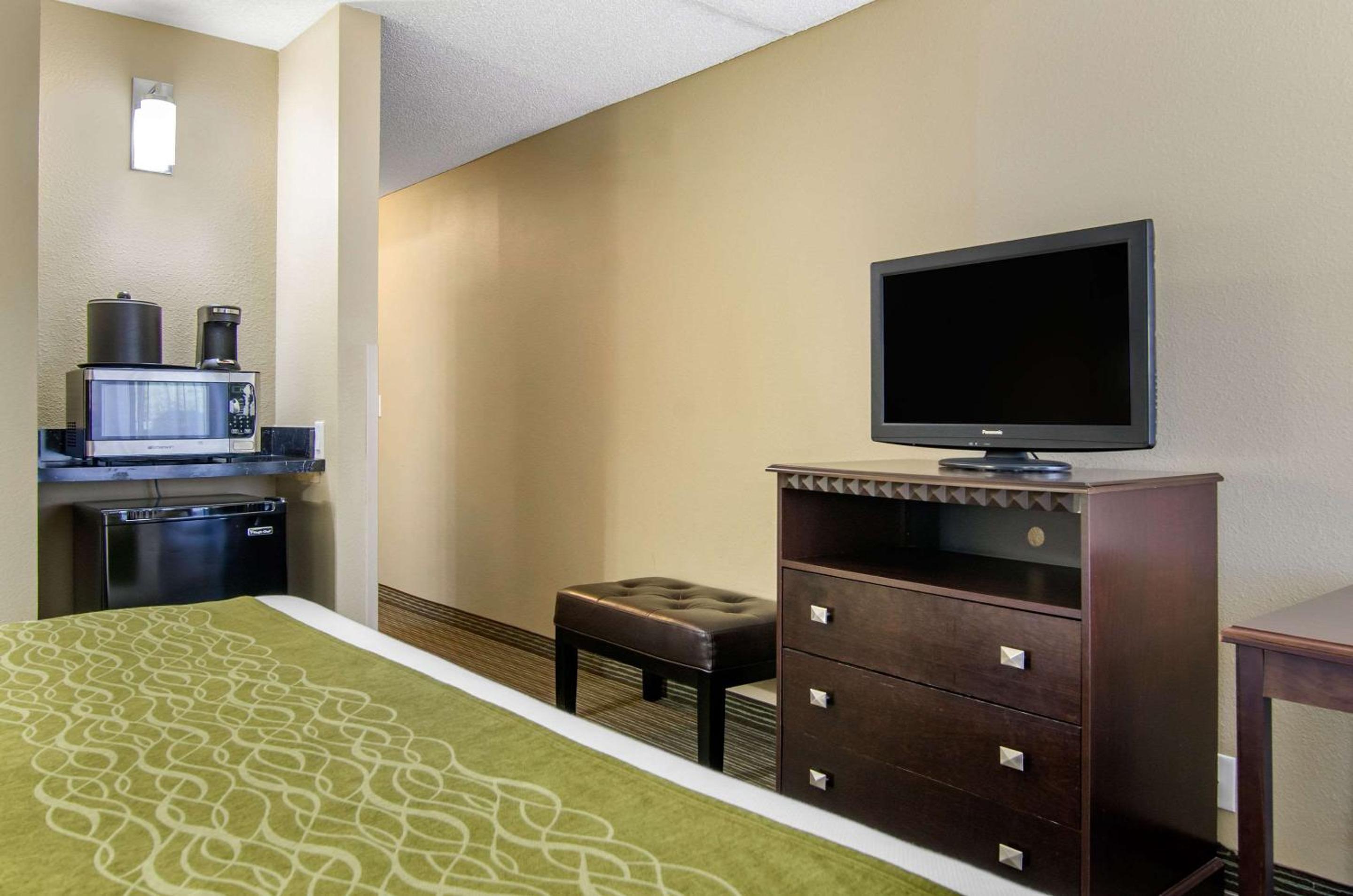 King Room - Non-Smoking - Photo 3