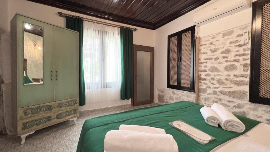 Deluxe Double or Twin Room - Photo 2