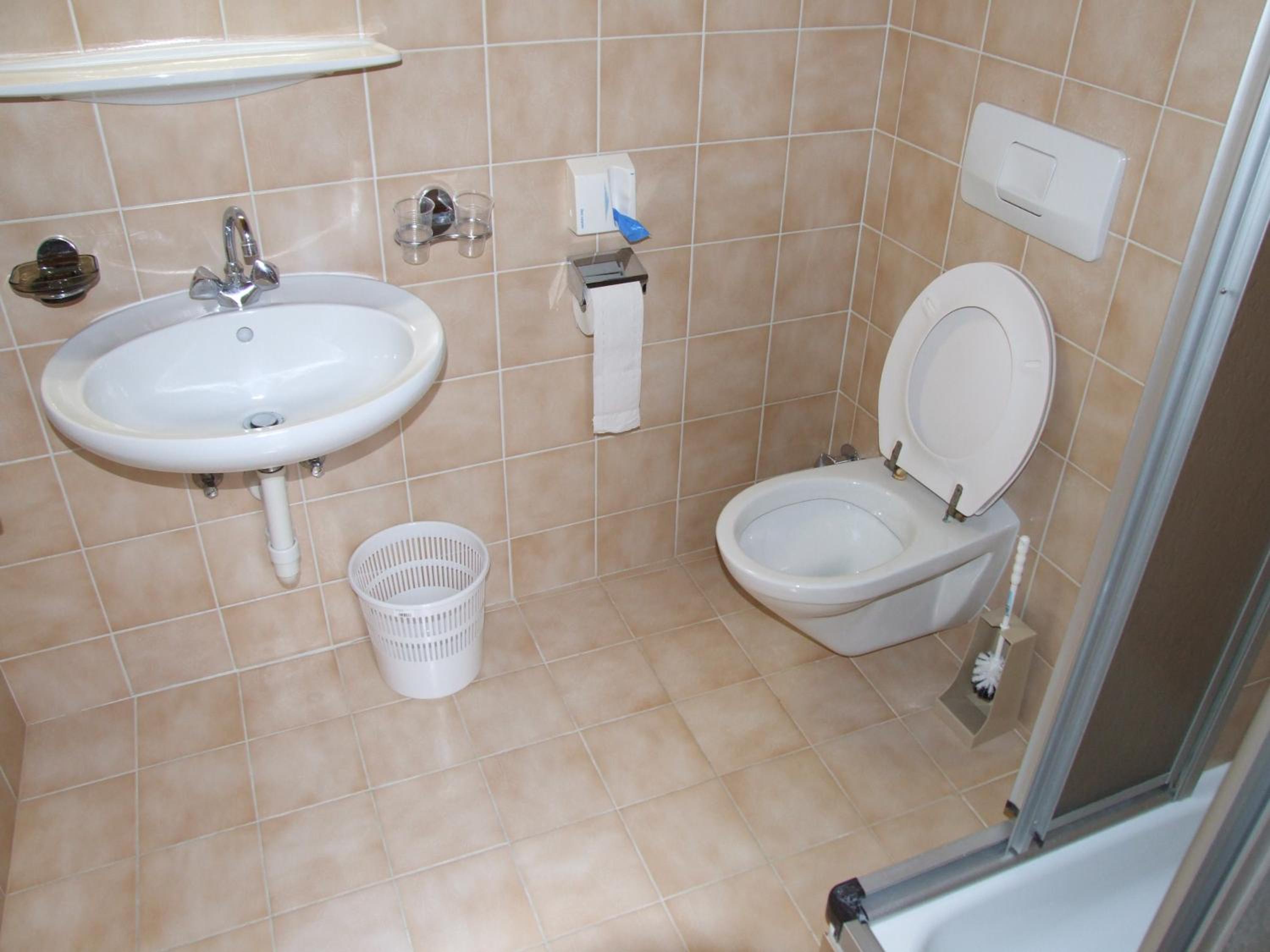 Standard Double Room - Photo 2