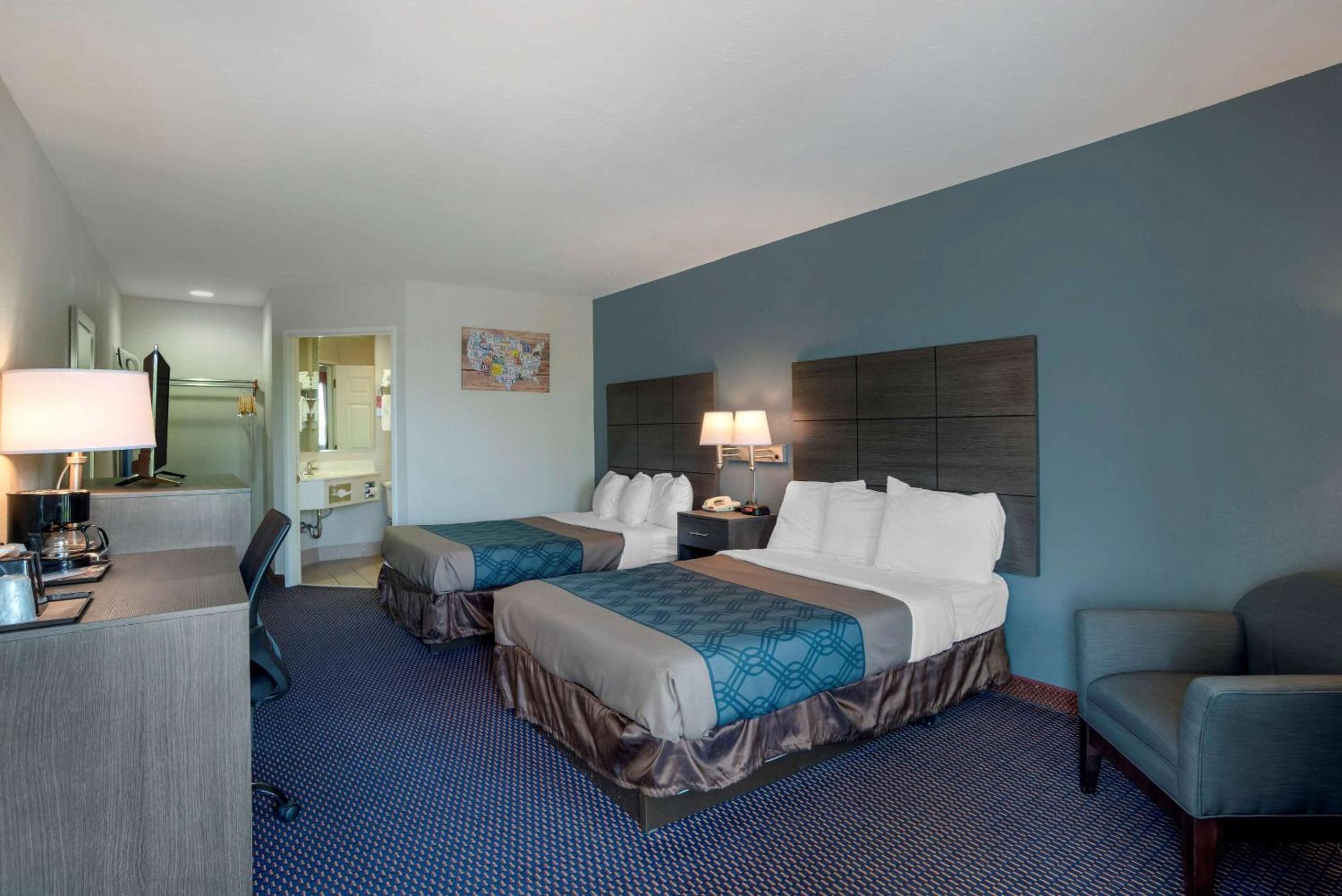 Double Room with Two Double Beds - Photo 1