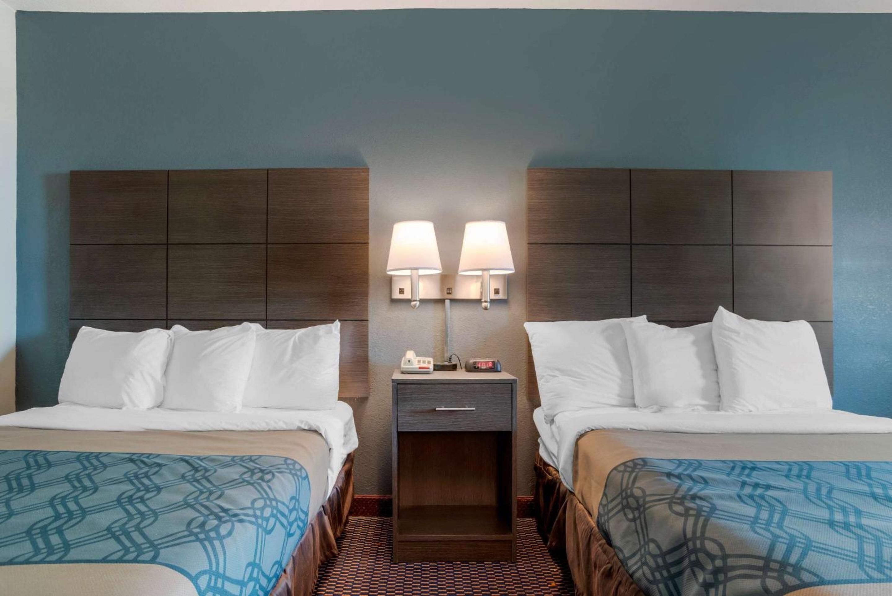 Double Room with Two Double Beds - Photo 3