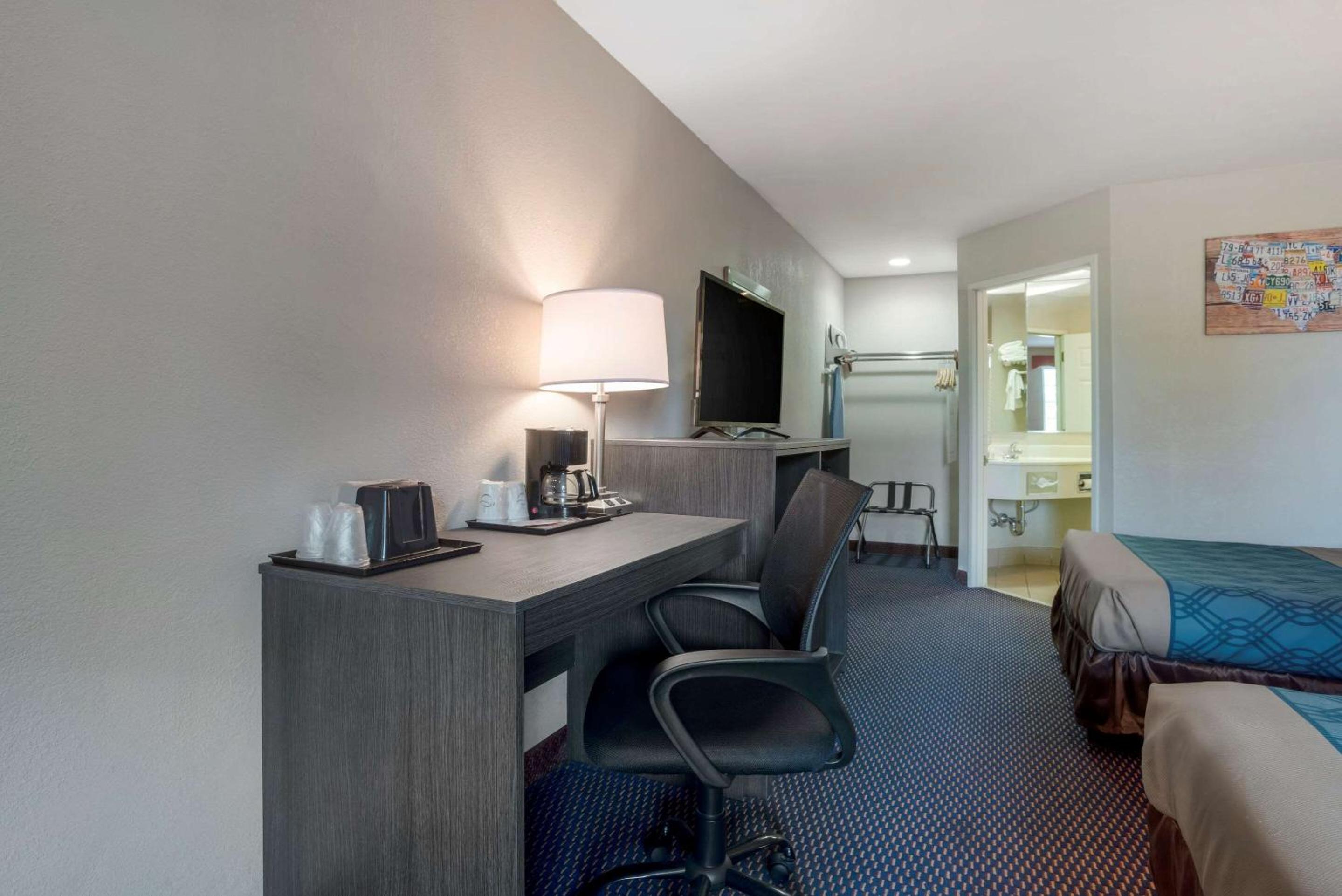 Double Room with Two Double Beds - Photo 5