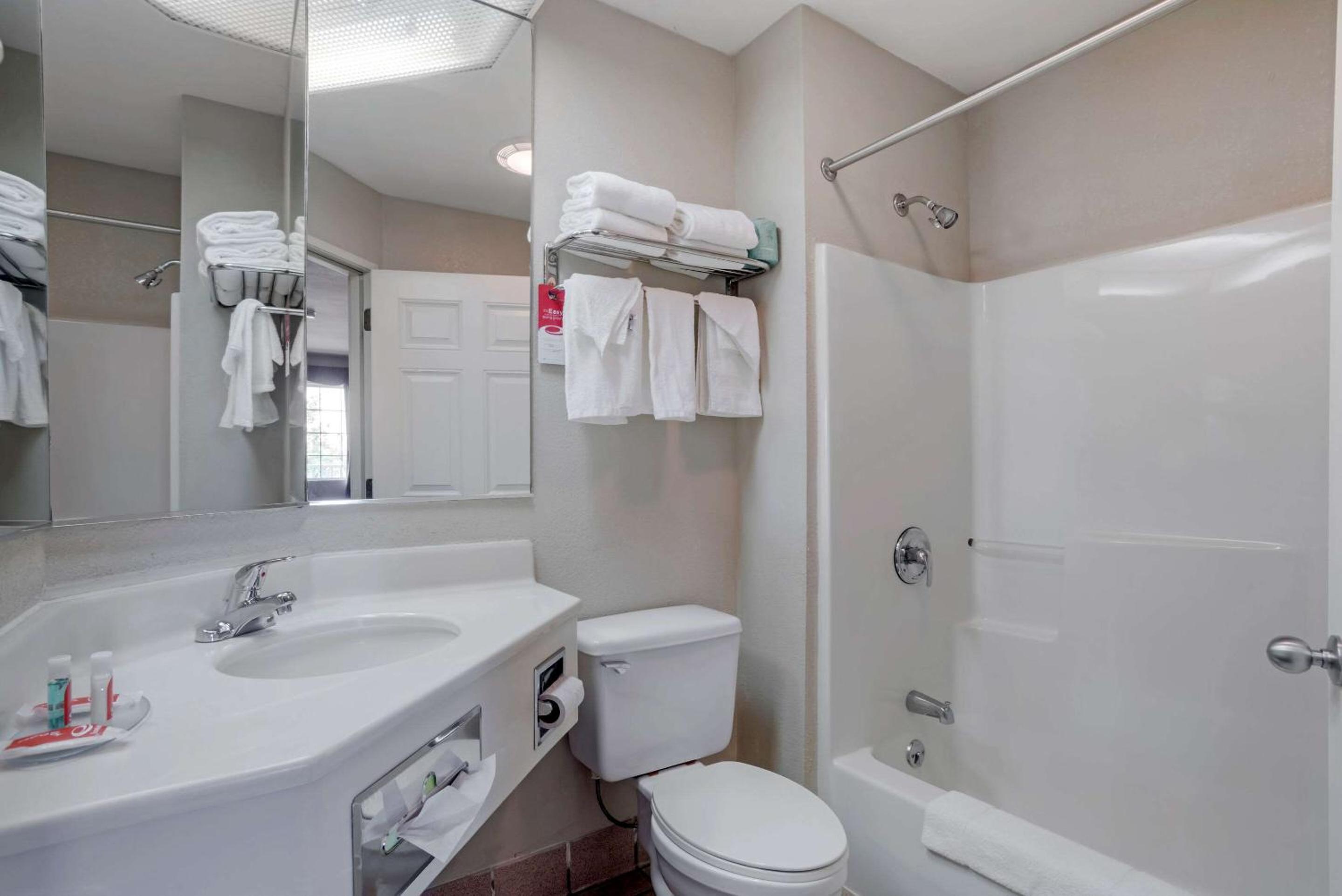 Double Room with Two Double Beds - Photo 6