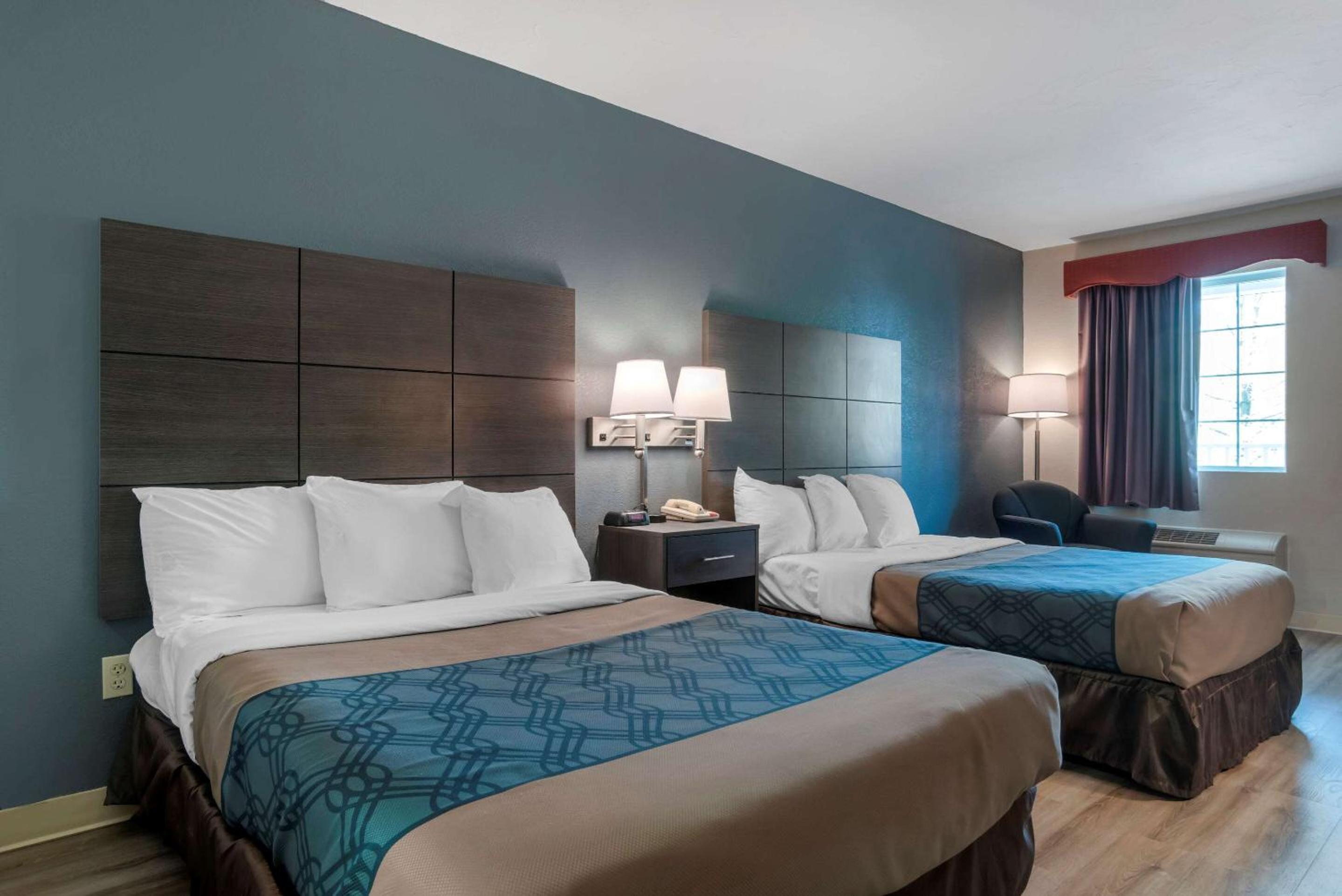 Double Room with Two Double Beds - Photo 7