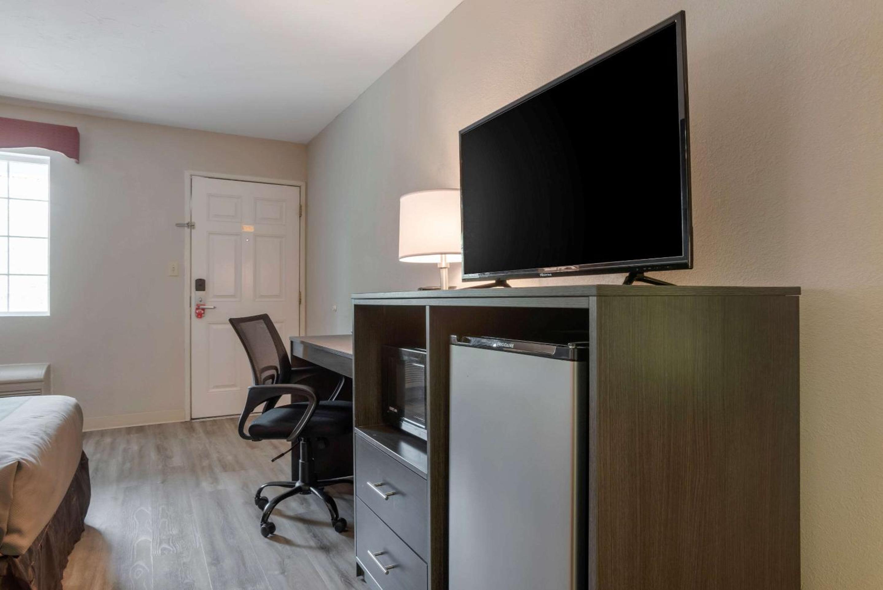 Double Room with Two Double Beds - Photo 8