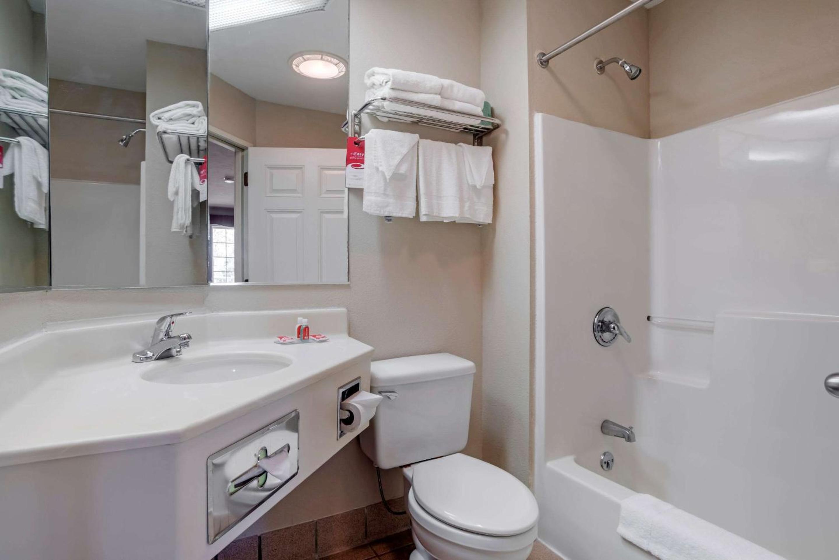 Double Room with Two Double Beds - Photo 11