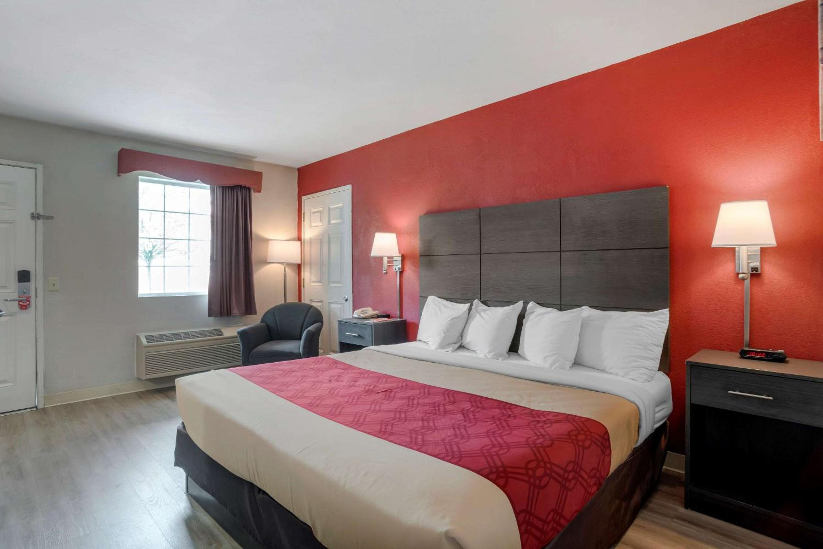 King Room - Accessible/Non-Smoking - Photo 1