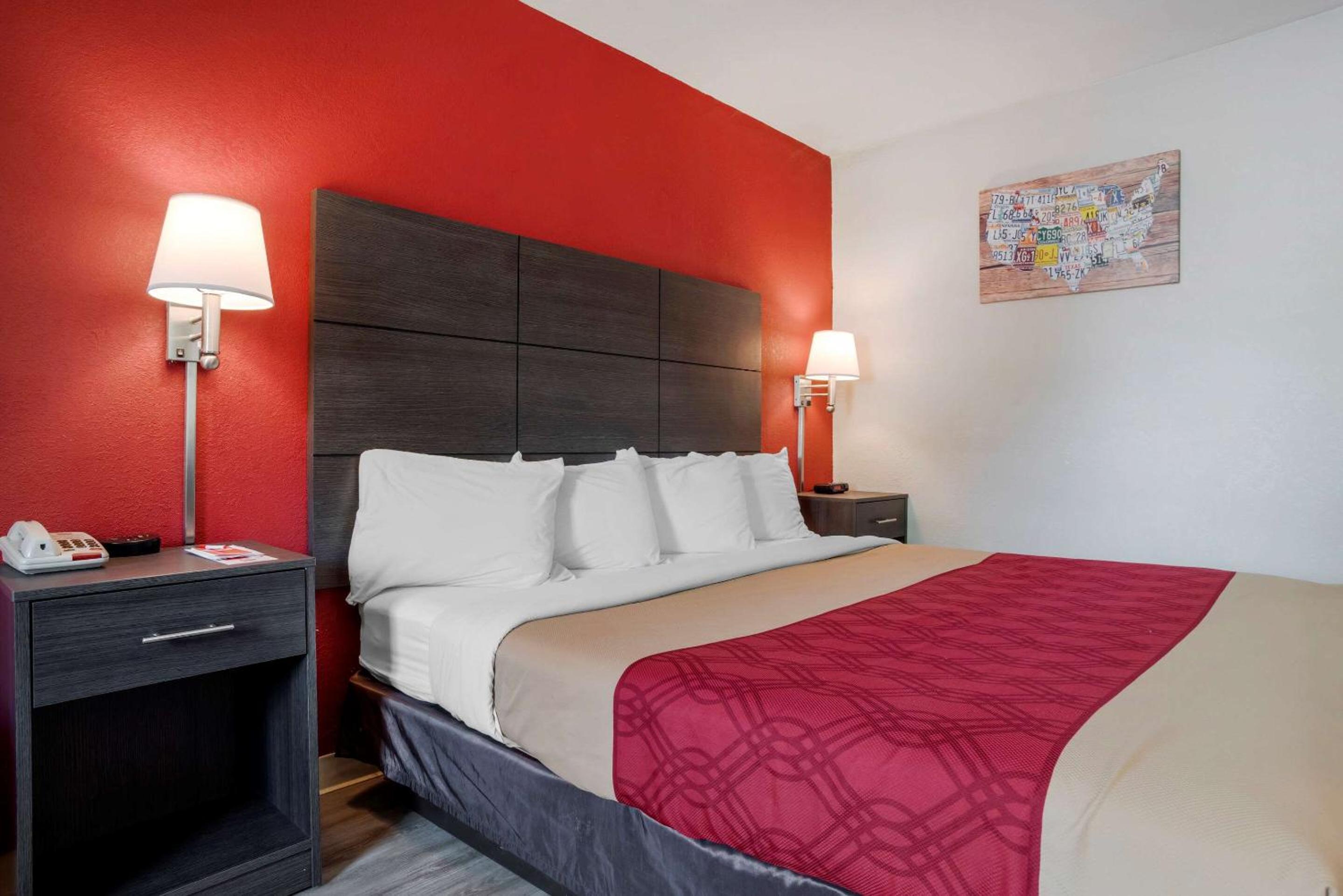 King Room - Accessible/Non-Smoking - Photo 2