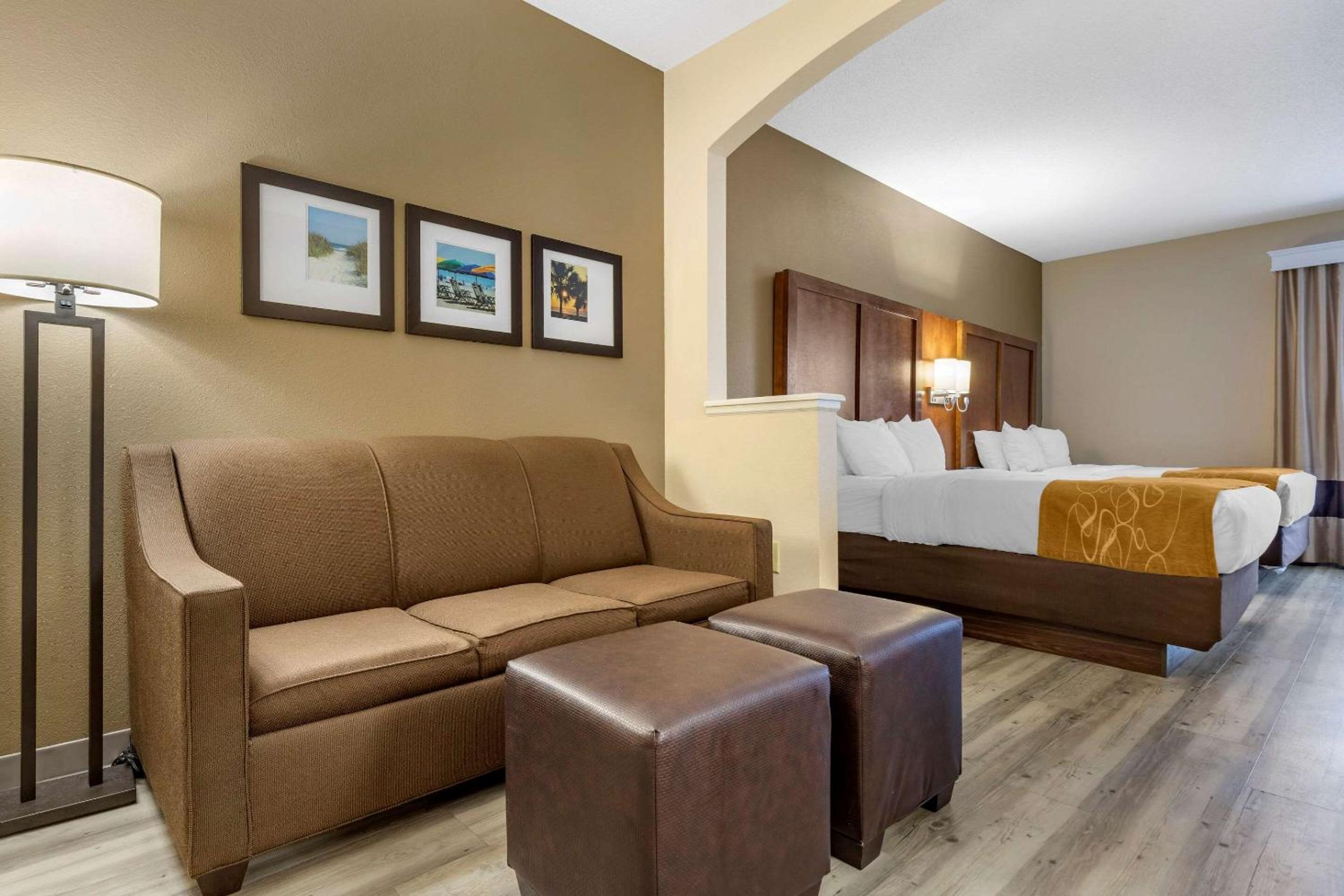 Queen Suite with Two Queen Beds and Sofa Bed - Non-Smoking - Photo 1