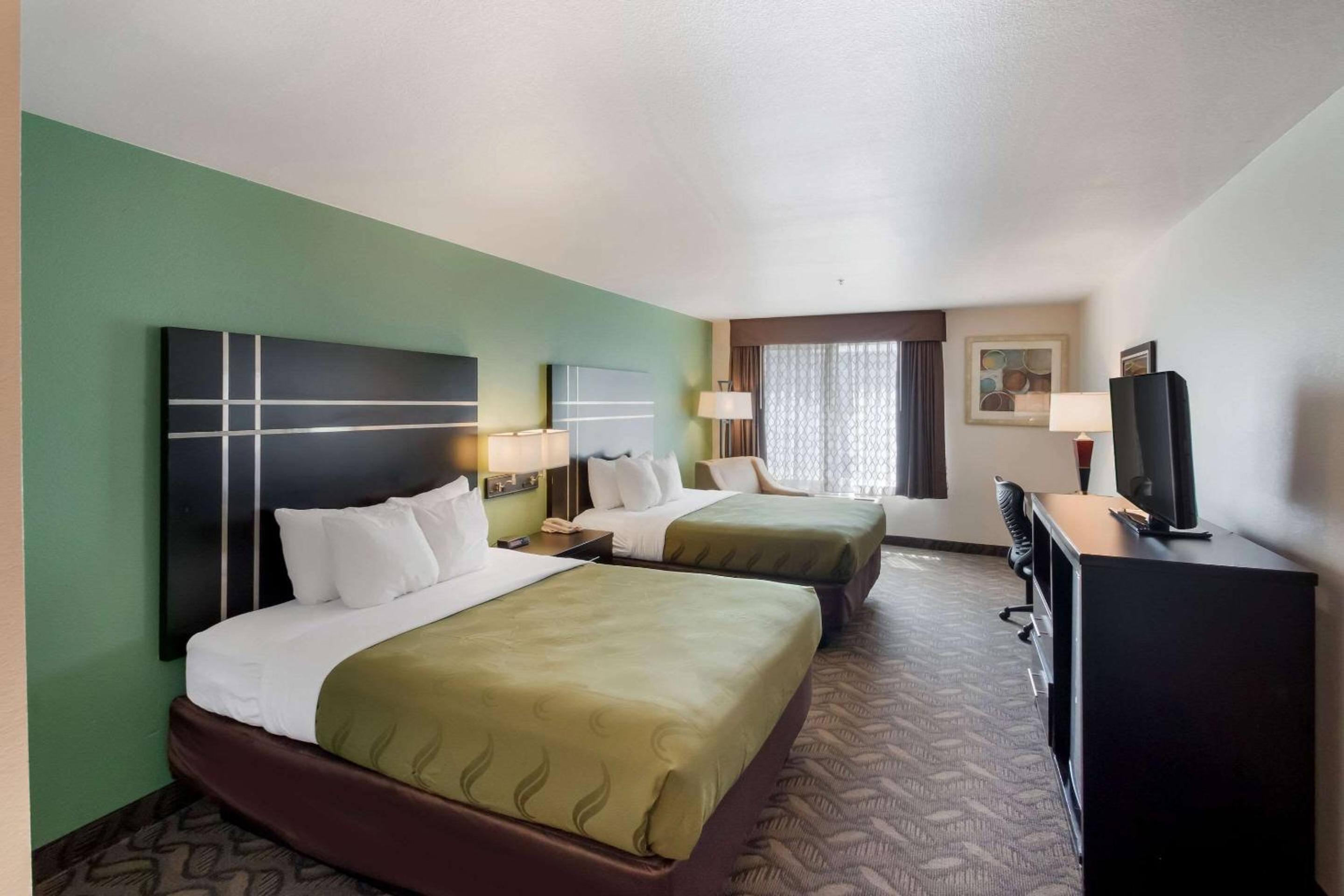 Queen Room with Two Queen Beds - Non-Smoking - Photo 1
