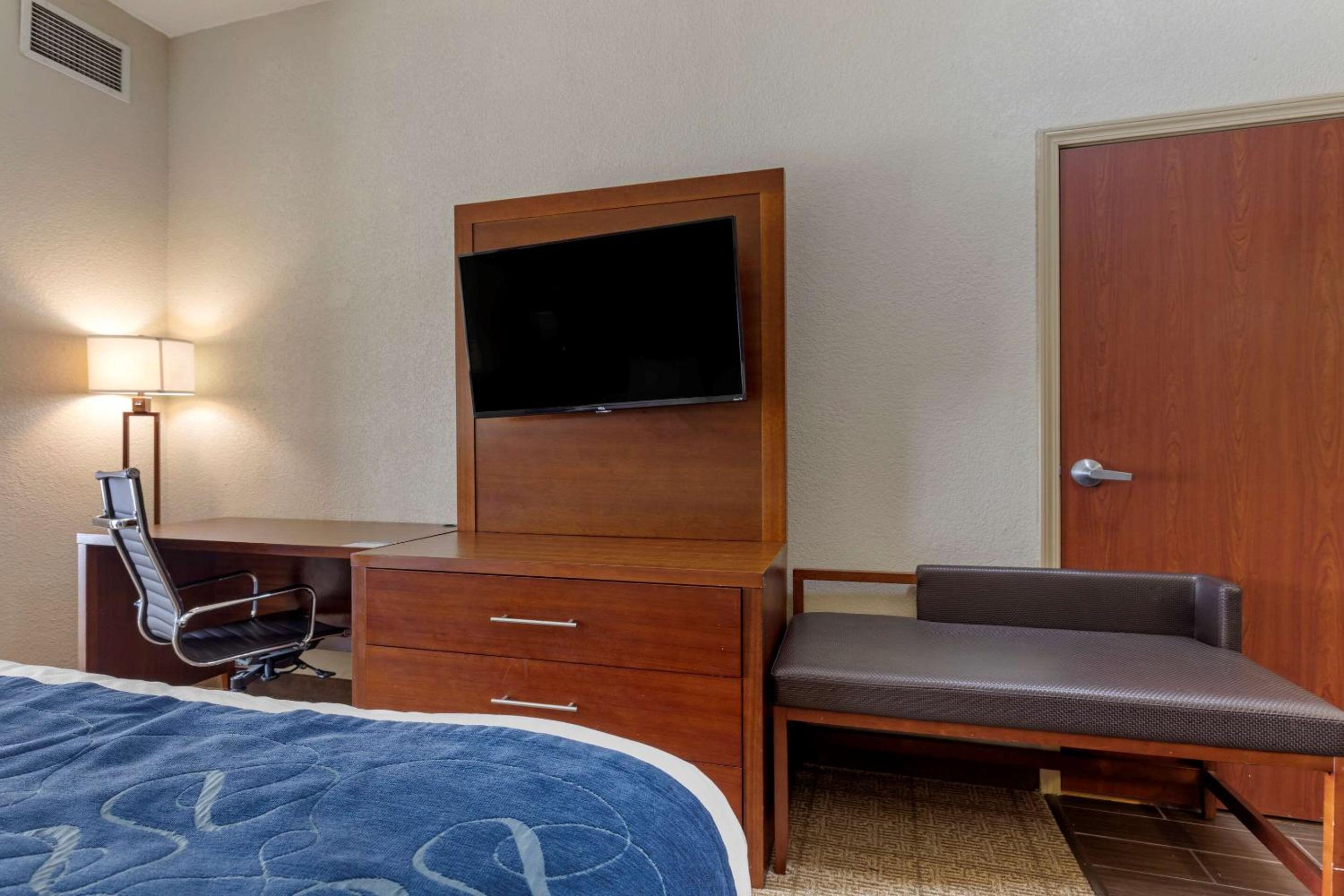 King Suite with Sofa Bed - Photo 10
