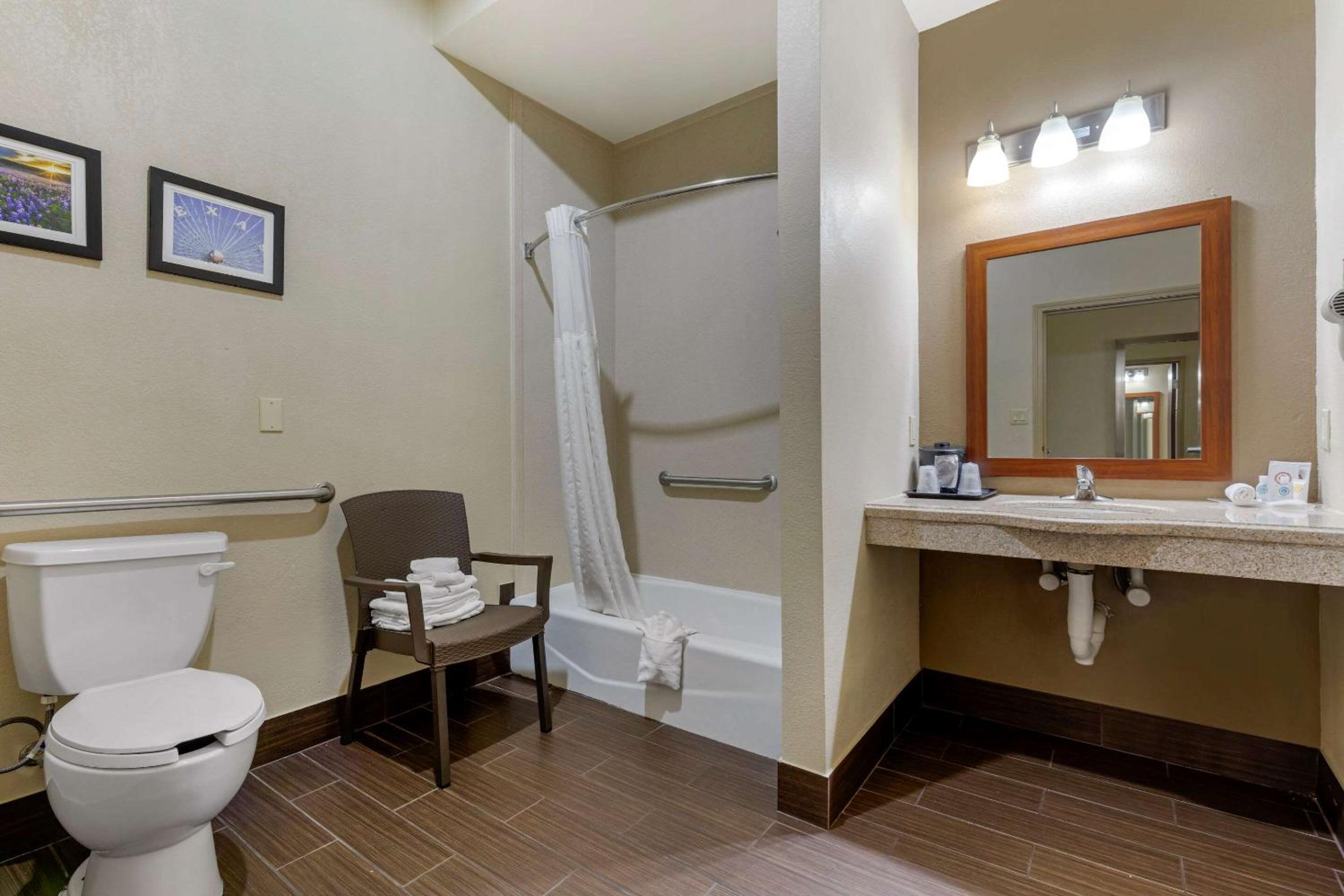 King Suite - Accessible/Non-Smoking - Photo 11
